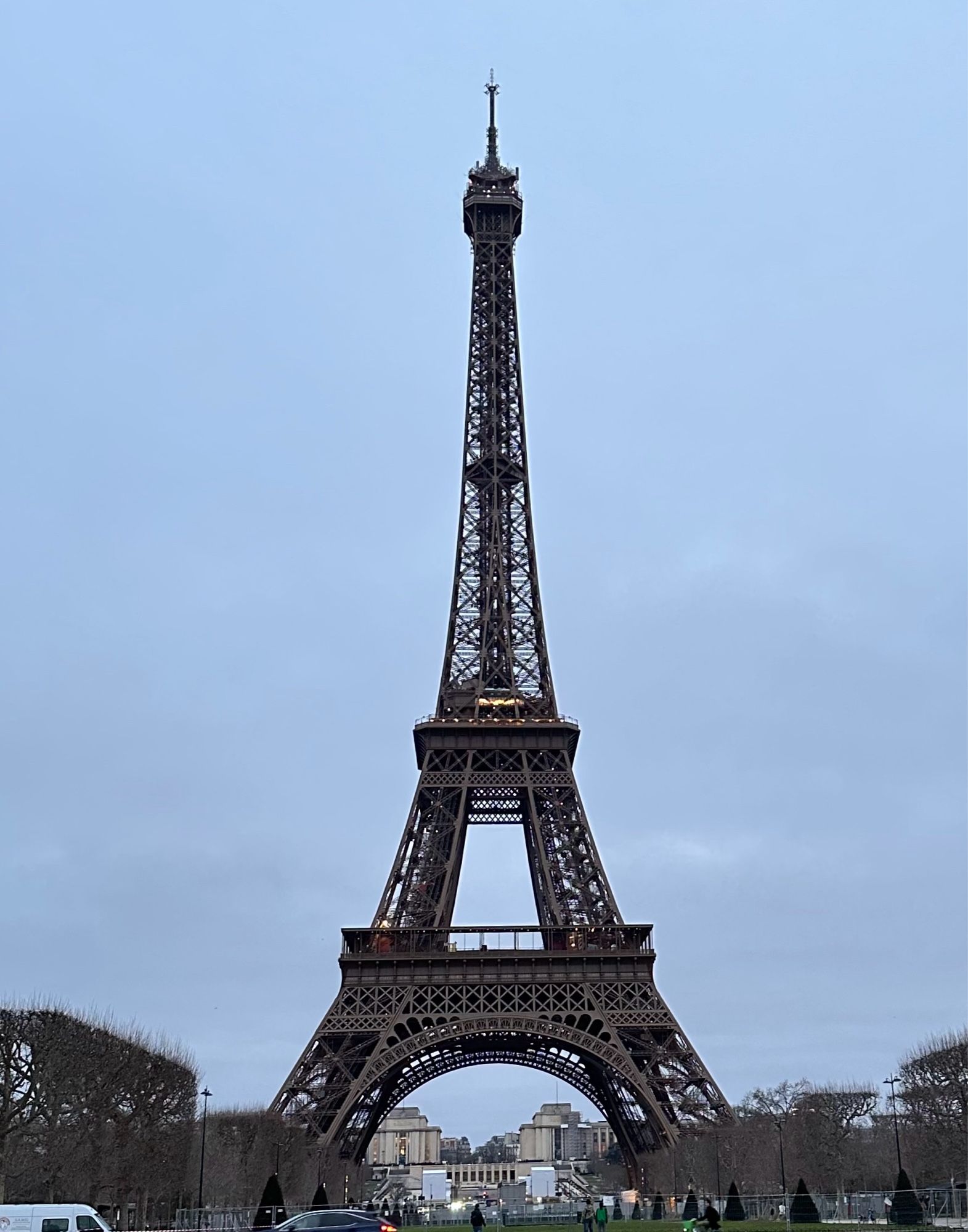 Tour Eiffel un petit matin gris