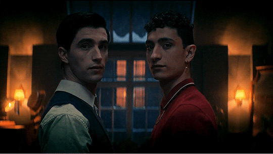 Animated gif featuring 
George Rexstrew as Edwin Payne & 
Jayden Revri as Charles Rowland
looking to themselves and then looking to the camera
on the TV Series Dead Boy Detectives