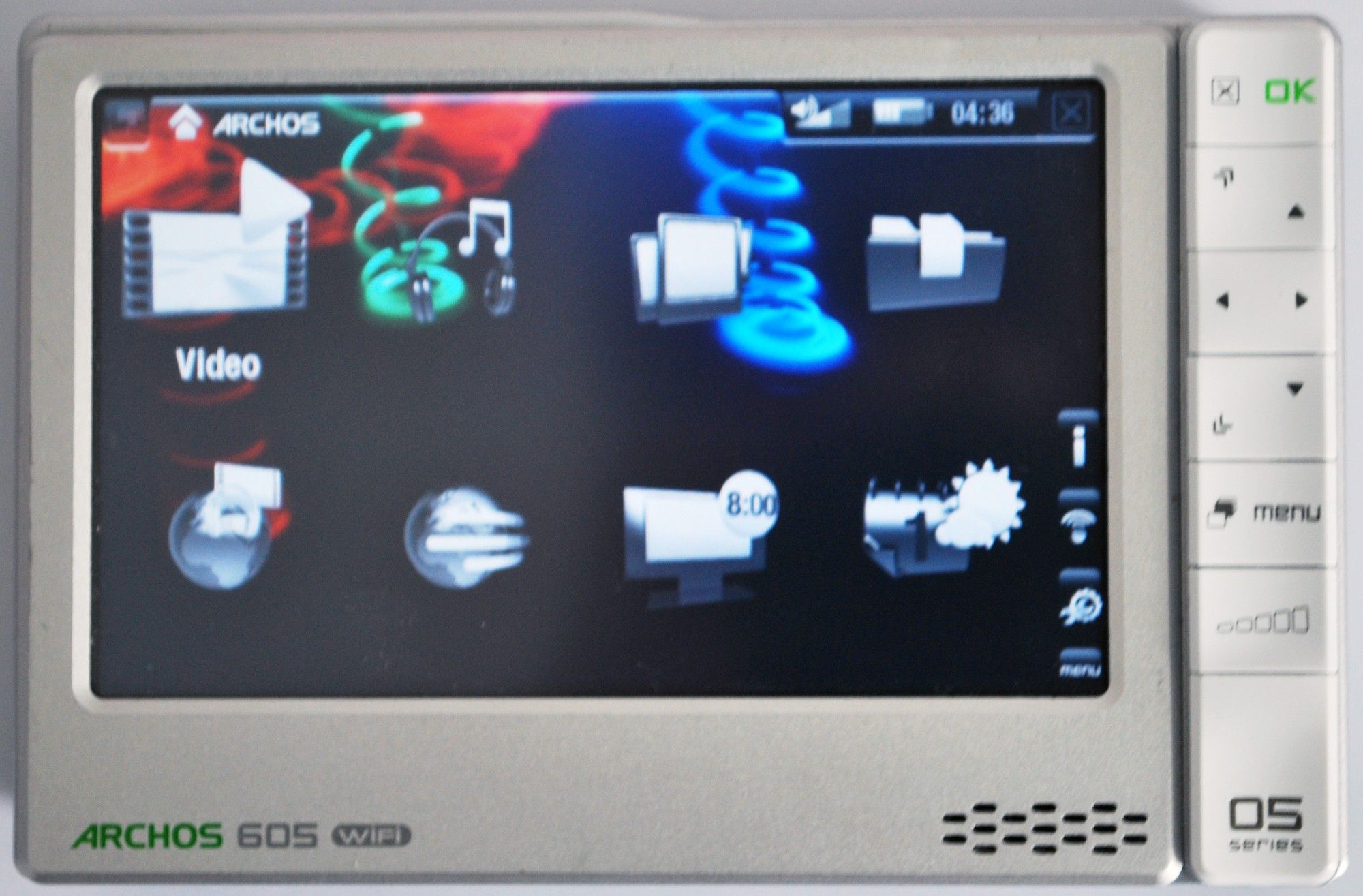 A picture of an Archos 605 Wifi.