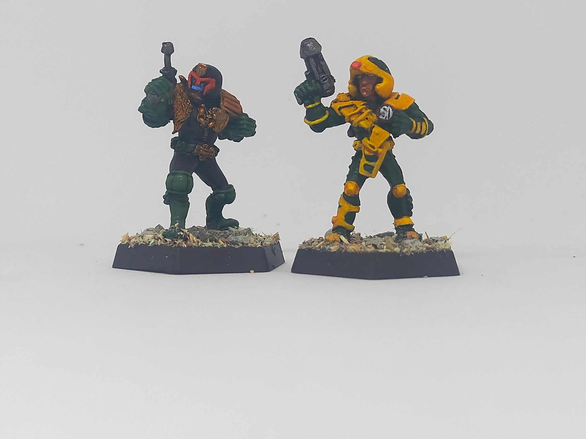 Judge Dredd and Johnny Alpha.

28mm figures from the 1985 Judge Dredd RPG by GW.