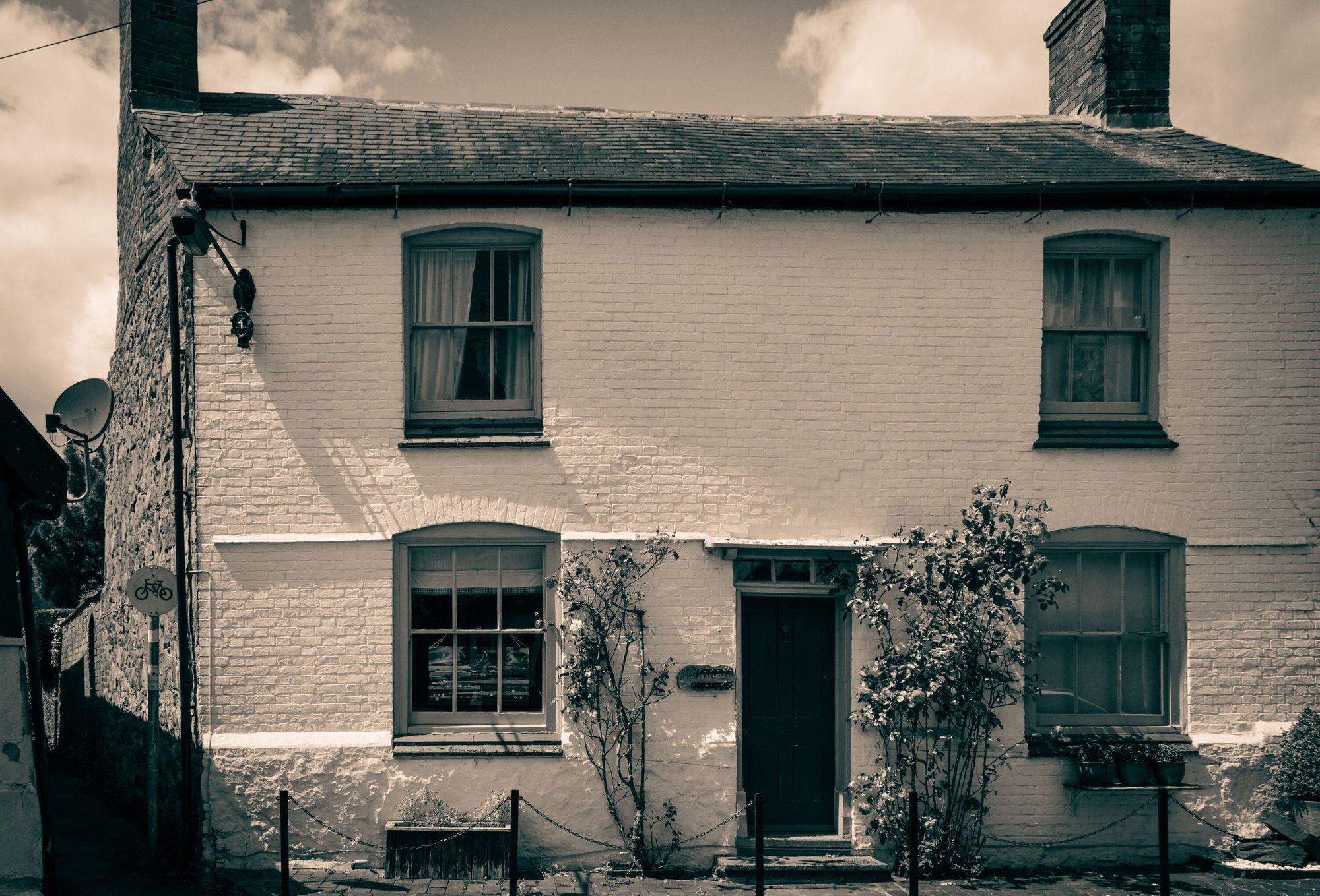 Monochrome image of a rustic English cottage.