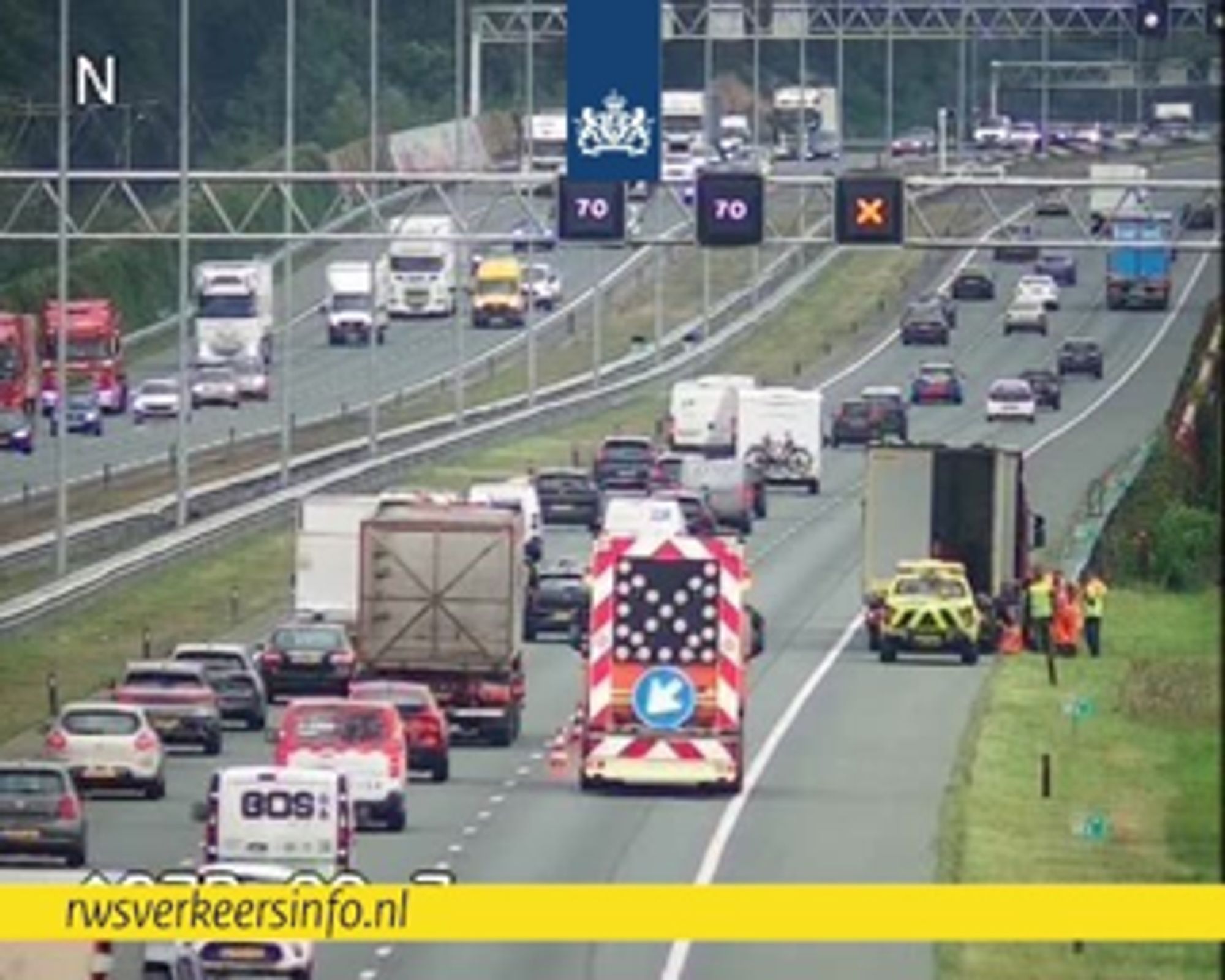 ❌ | De dinsdagavondspits begint aardig op gang te komen. Op dit moment staat er zo'n 250km file. Eén daarvan is op de #A27 bij Bilthoven. Richting Hilversum is de rechterrijstrook dicht en de vertraging 30 minuten. Deze en alle andere files vind je op 👉 http://rwsverkeersinfo.nl/files