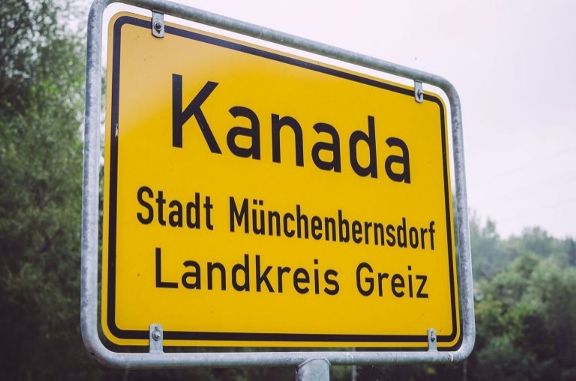 Ortseingangsschild der Gemeinde Kanada im Landkreis Greiz