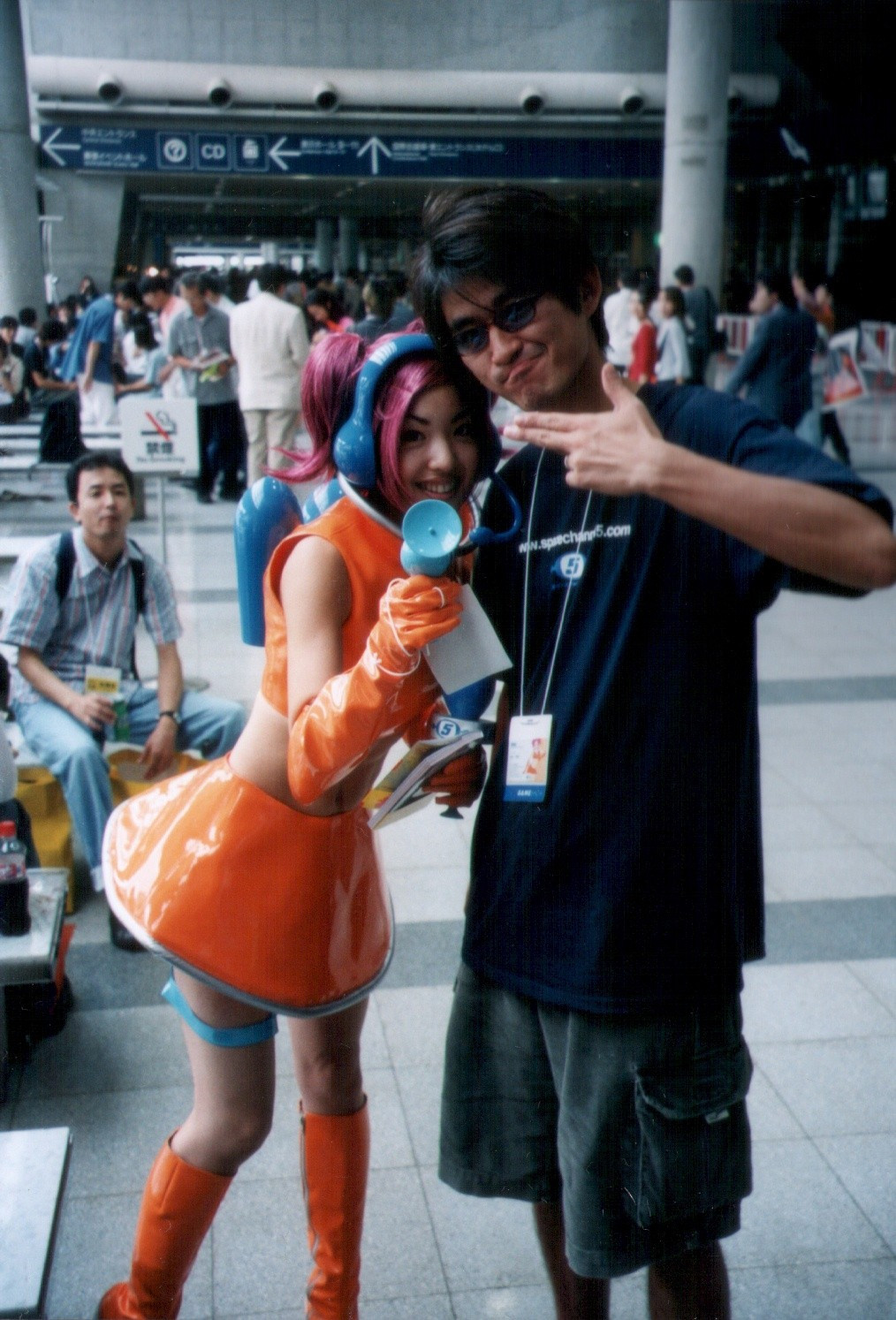 An actress dressed as Ulala from "Space Channel 5" and Tetsuya Mizuguchi, at Tokyo Game Show in 1999.