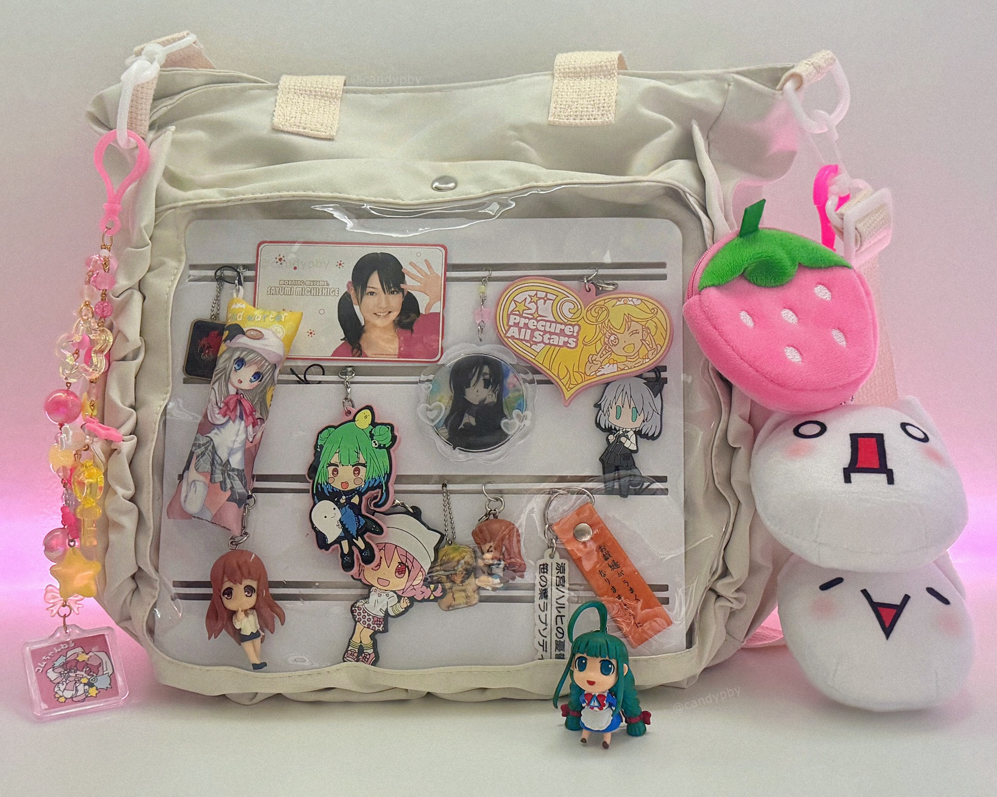 My itabag, with various heisei moe, vtuber, and visual novel character charms and straps. Some of the characters include Madoka Kaname, Rushia, Kudryavka, Kotonoha Katsura, and Rei Ayanami. There is also a Me-tan figure, a telephone card of Sayumi Michishige, and a Pretty Cure All Stars strap. There are also plushies of Giko and Mona, the 2ch kaomoji ASCII art characters. 