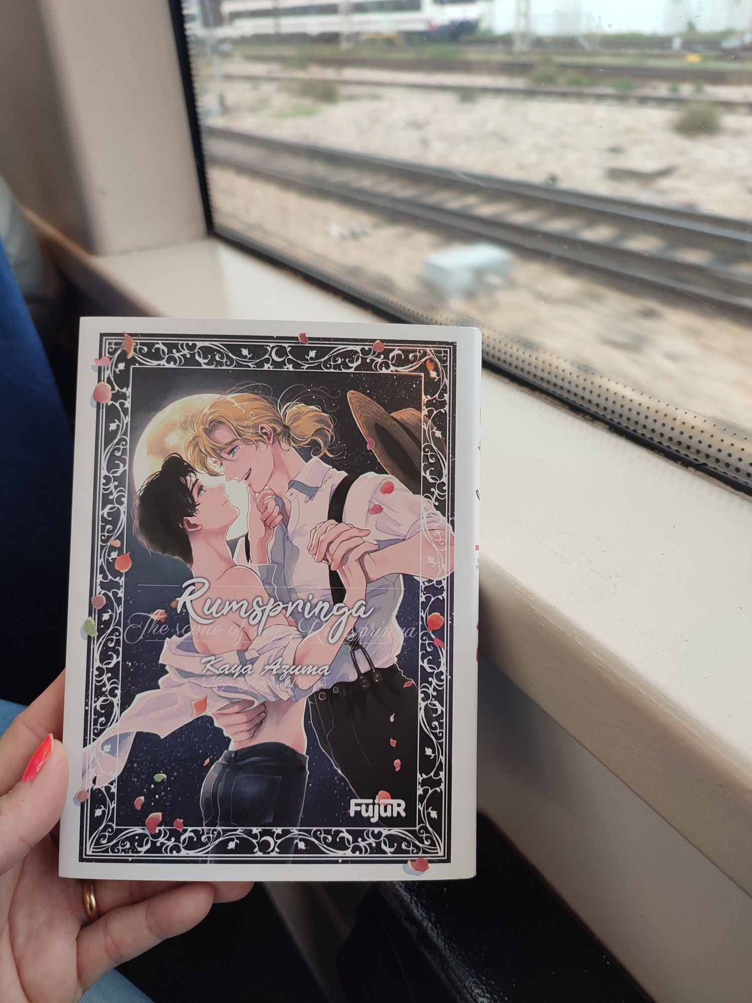 Lectura que me acompaña en el tren camino al trabajo ☺️ a ver qué tal 😏
#bl #boyslove #fujoshi #GoodMorning