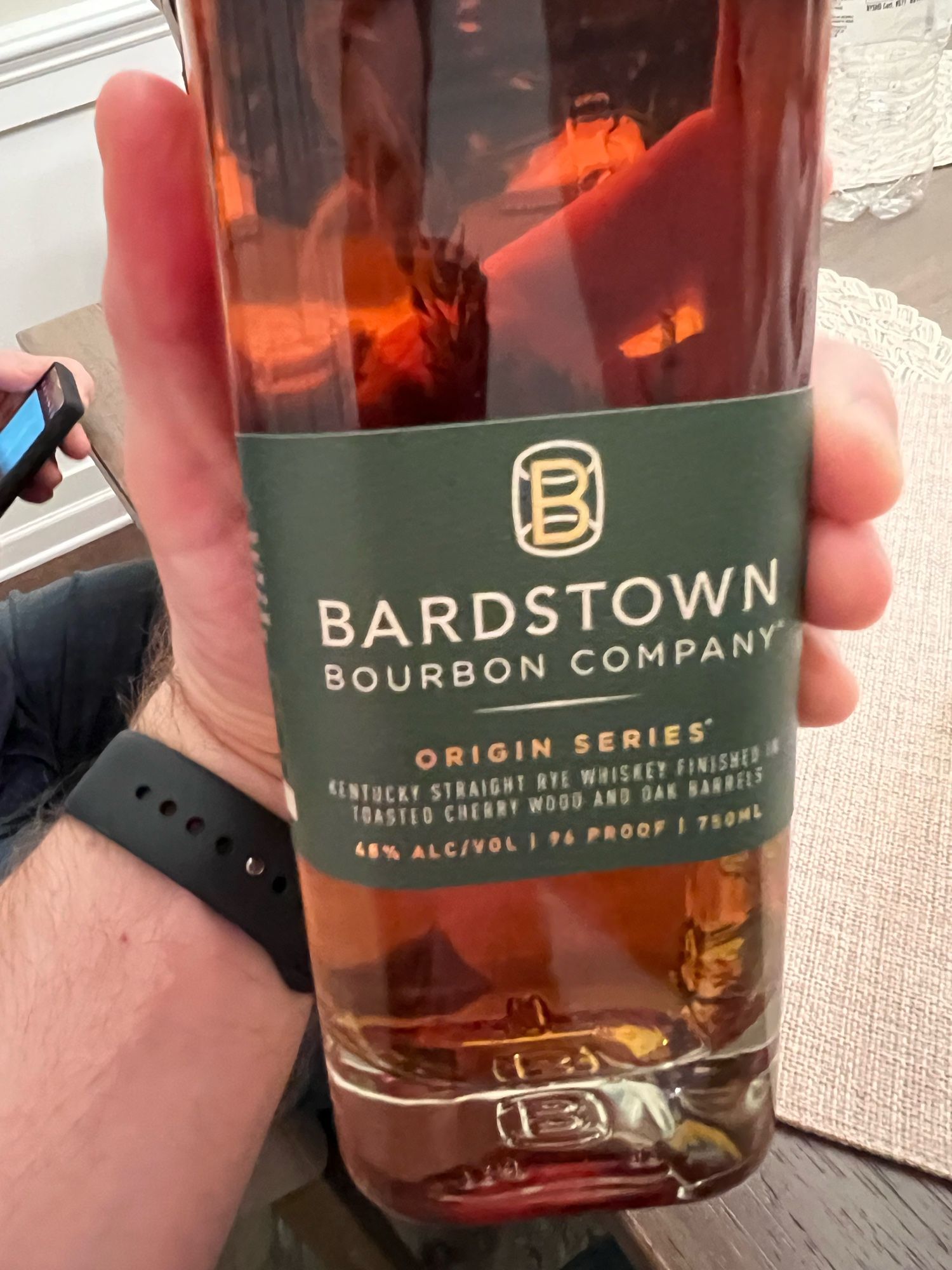 BARDSTOWN BOURBON COMPANY®
ORIGIN SERIES*
KENTUCKY STRAIGHT RYE WHISKEY FINISHED
TOASTEO CHERRY WOOD AND DAR SARRES
484 ALC/VOL I 96 PROOF 1 750ML