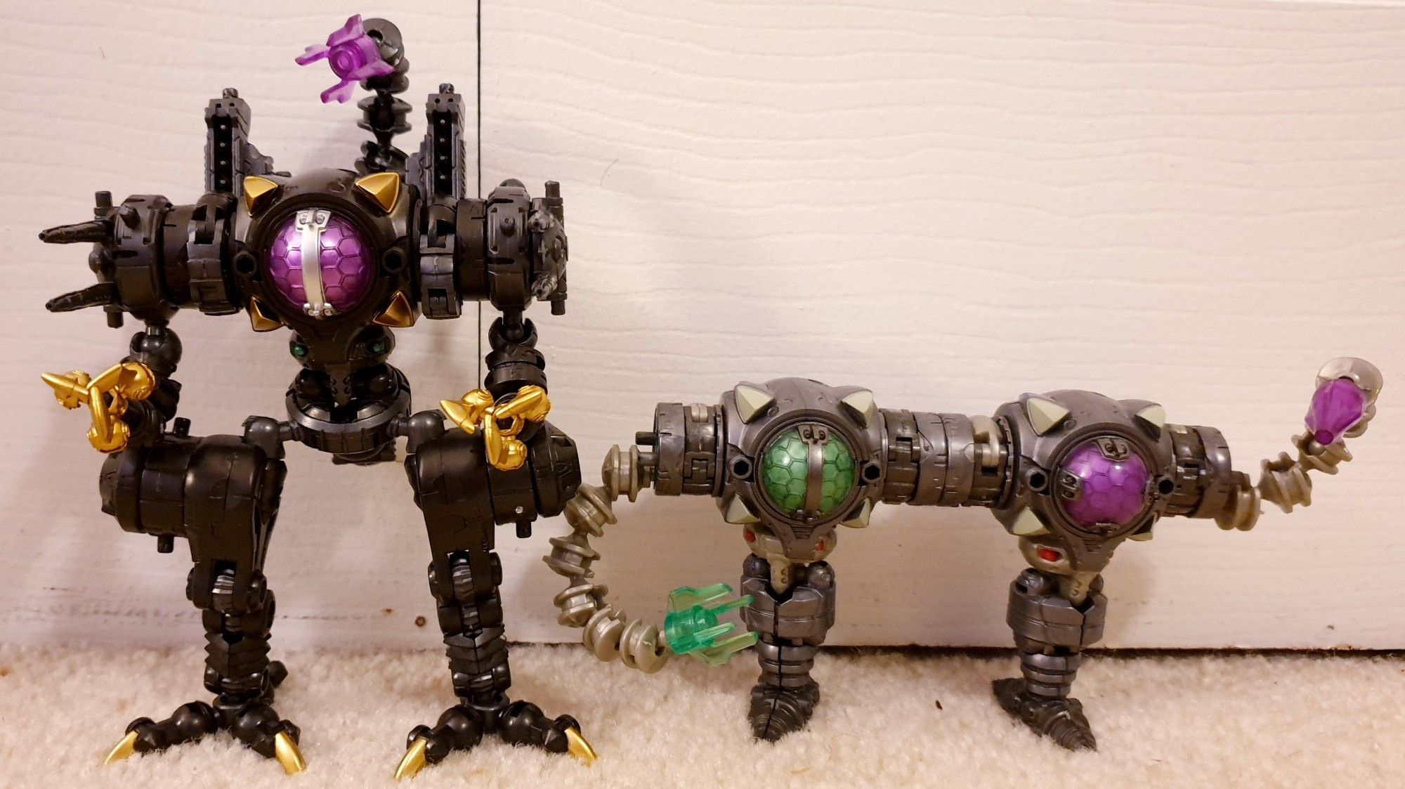 Knockoff Diaclone Reboot Waruder Grappler in dark color scheme, compared to a couple of standard knockoff Dark Cathode Waruder Suits.