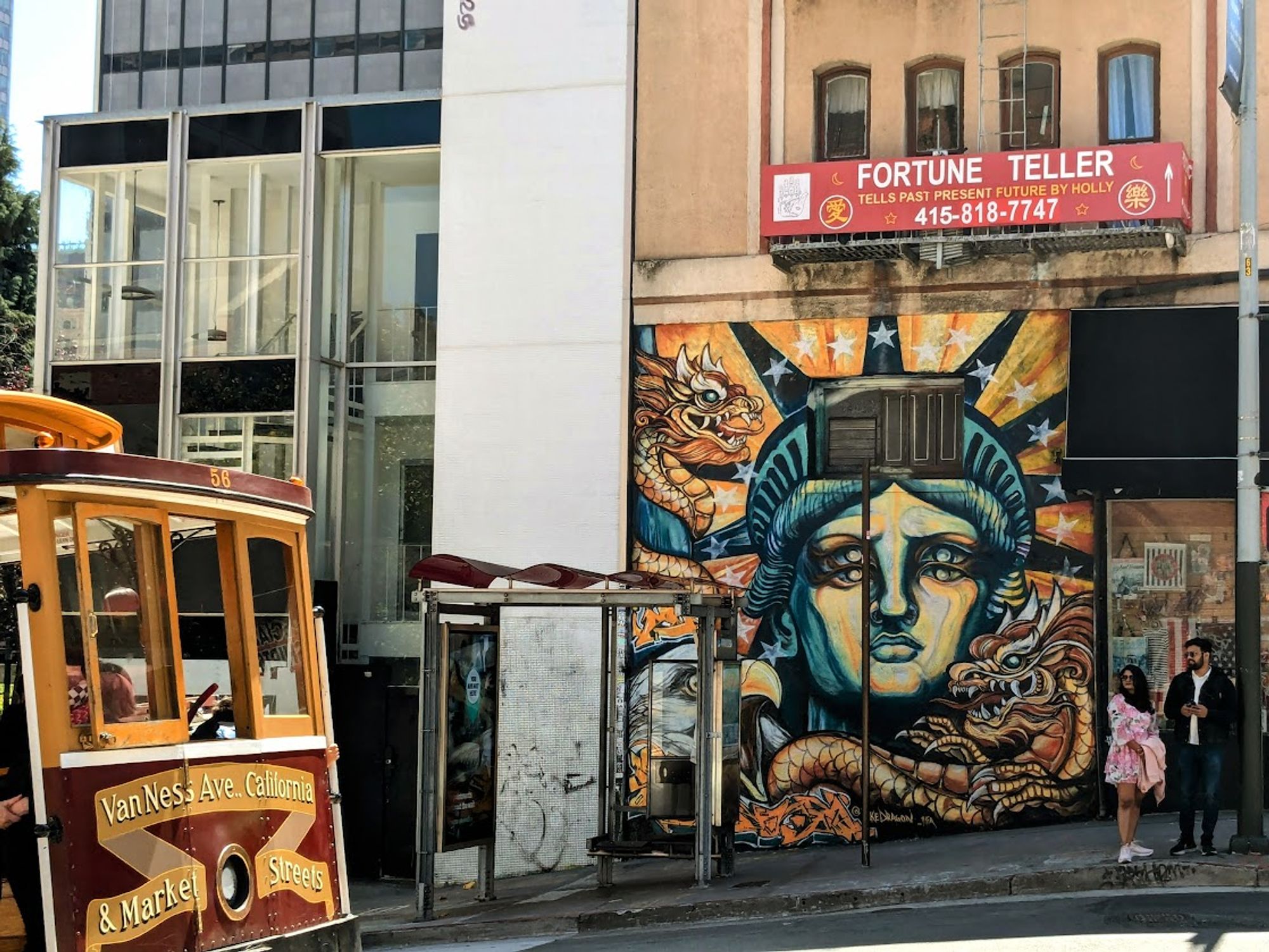 Je m’égare dans la ville, trop loin des rails
Je me perds dans ma vie, je crois que je déraille
Le temps, fou, défile, et mes freins ont lâchés
Je perds le fil, je me replie tout engoncé,

J’y arrive plus tout seul, j’men met plein la gueule,
Besoin d’un fortune teller, pour m'éclairer
Me remettre à l’heure, besoin d'équilibrer
Ne plus être un nigaud, sans vouloir être un eagle !

Donnez-moi mes répliques, soufflez-moi mon phrasé,
Revenir au passé, et laisser exister
Ce rêve d'un garcon, juste sorti du sérail,
D'être le graffiti d'un dragon samurai