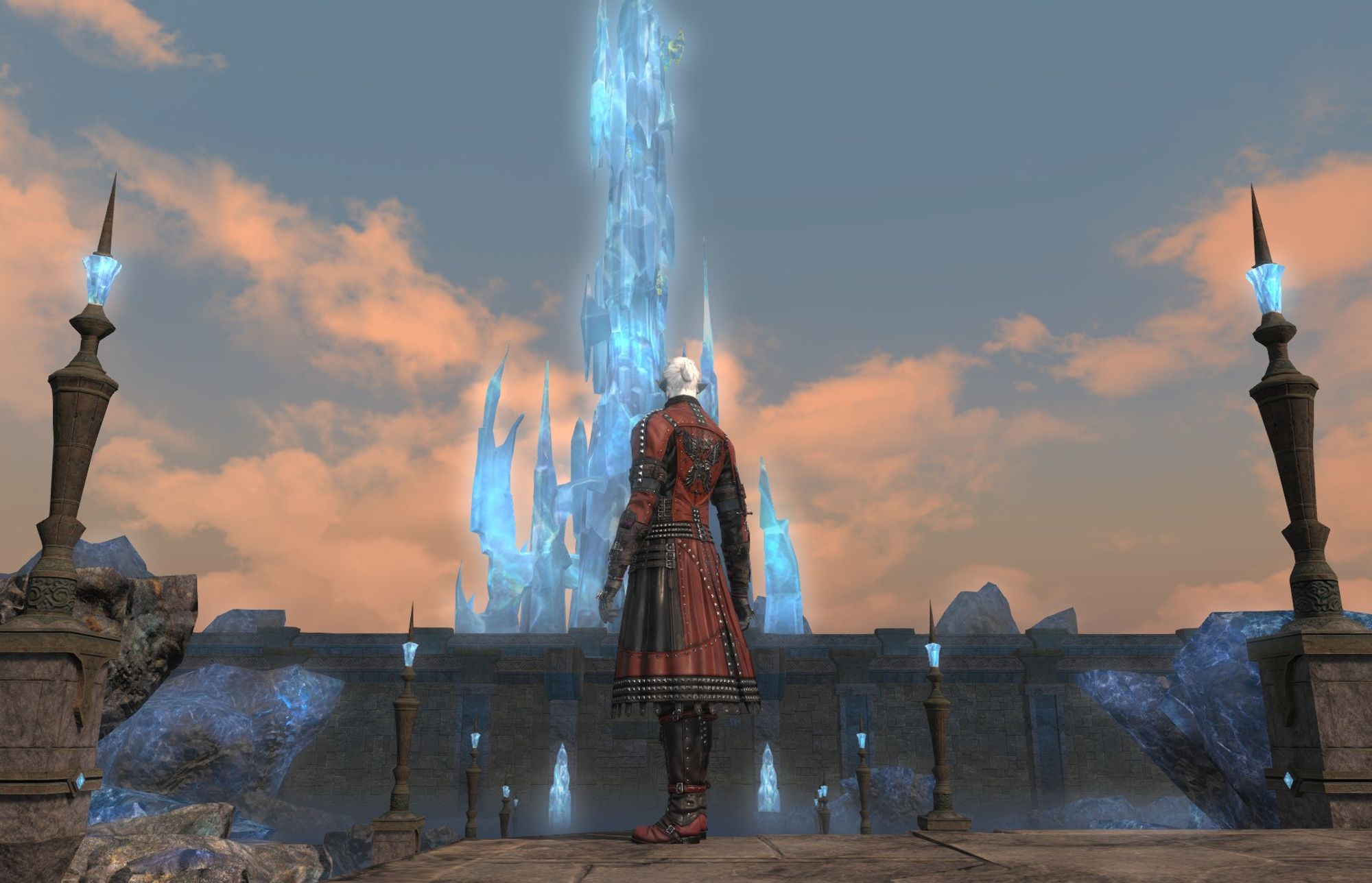 My elezen Duathire standing in front of the glowing Crystal Tower at dusk