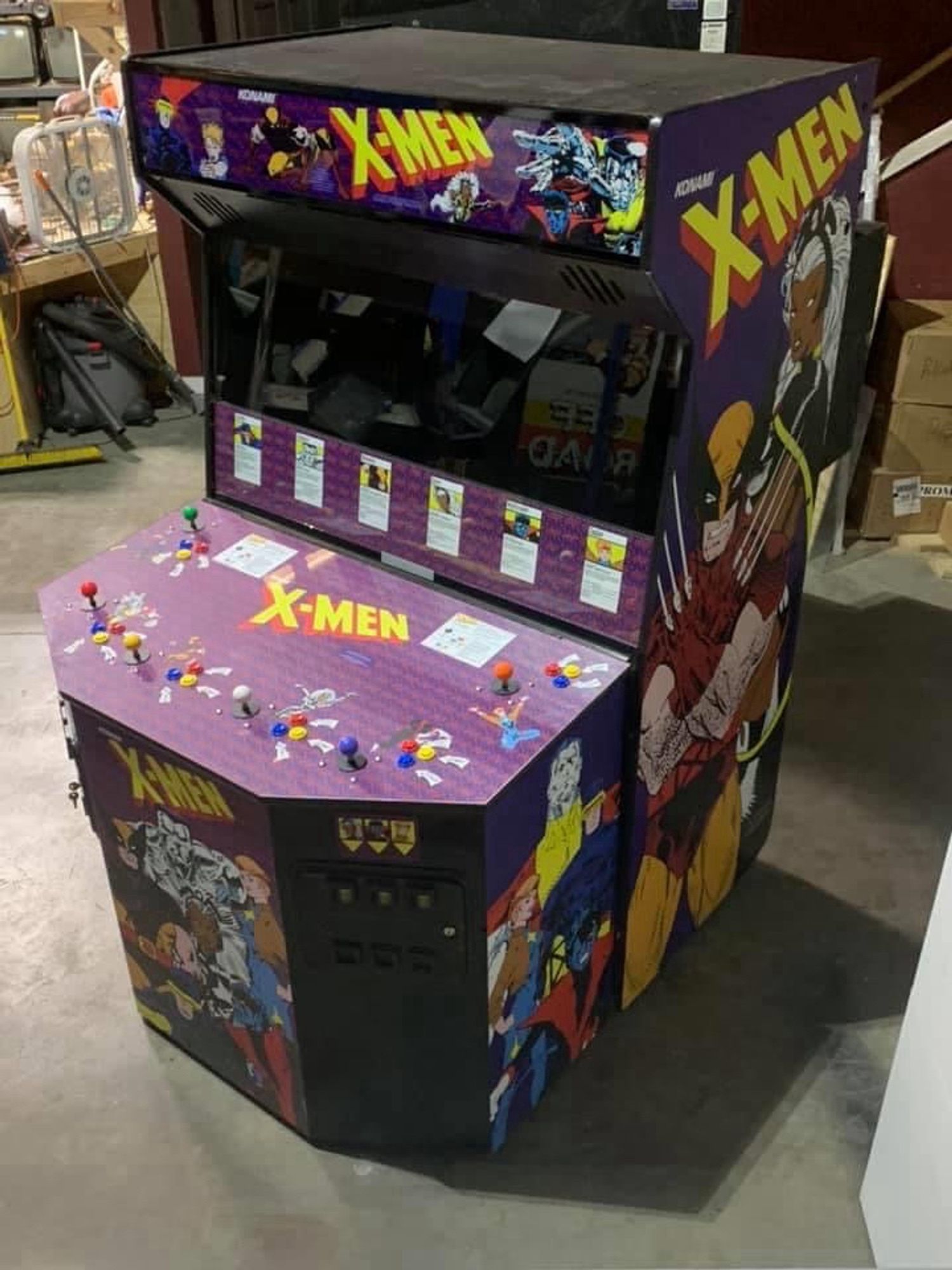 An image of the six-player X-Men arcade game cabinet.