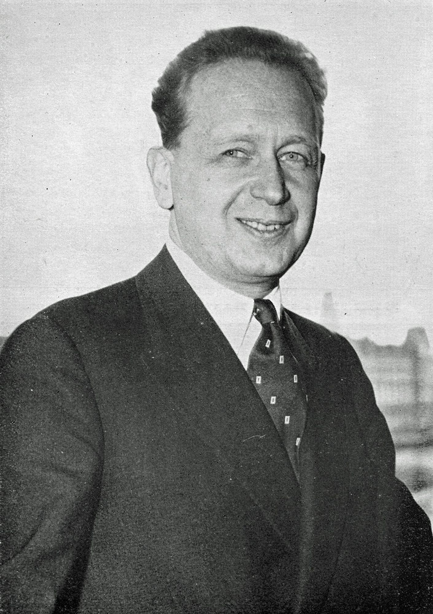 A black-and-white portrait photo of former UN Secretary-General Dag Hammarskjöld