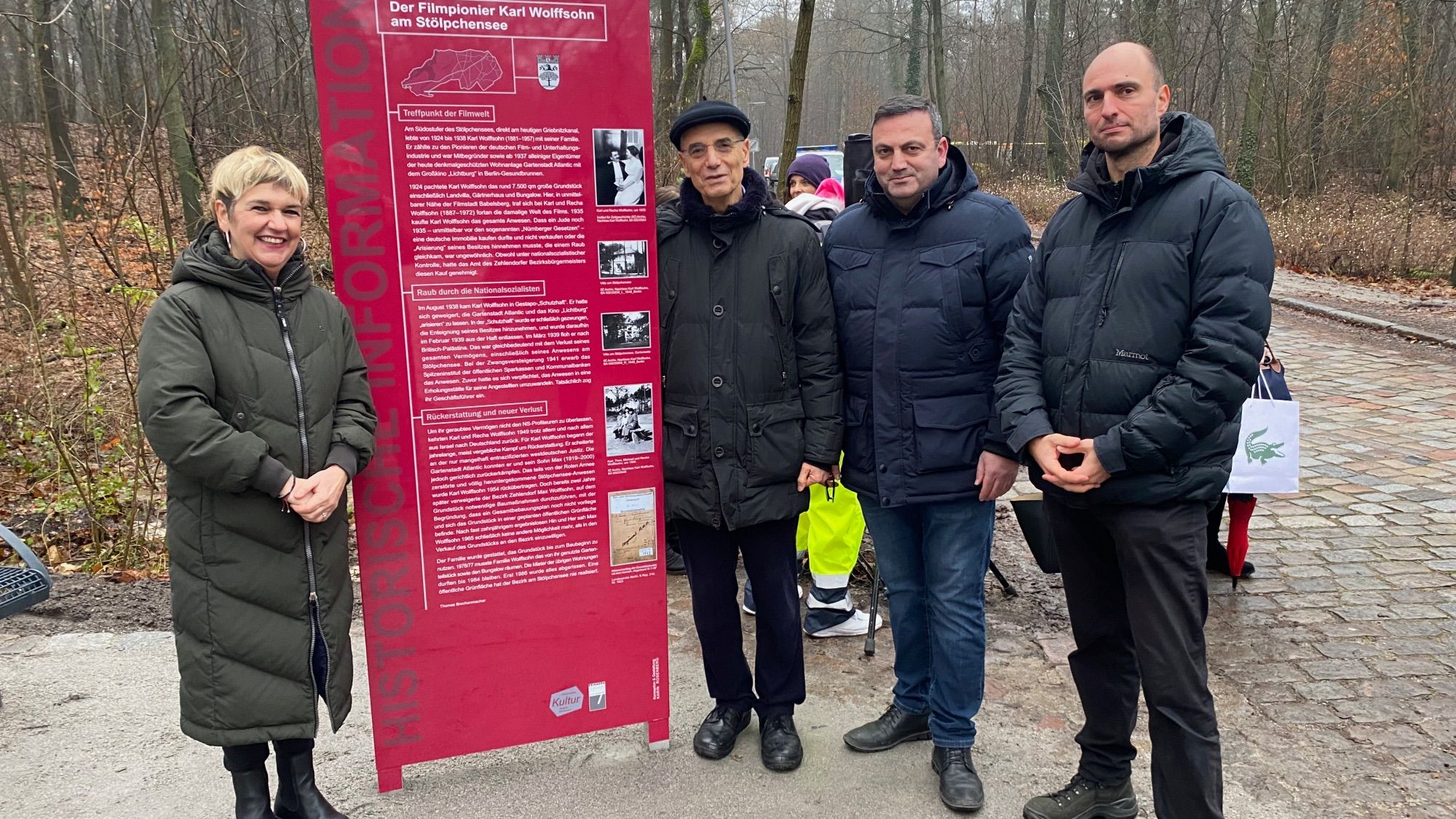 Die Bilder zeigen die Enthüllung der Gedenkstele mit Michael Wolfssohn