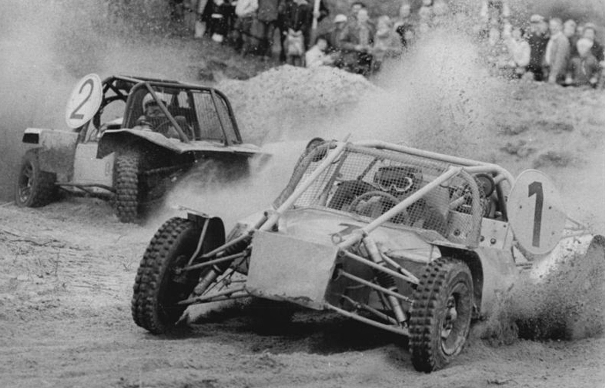 Bildbeispiel Sandpiste Sport
Keinem Grashalm wurde ein Haar gekrümmt !
7.
Berliner Auto-Cross Germany Ost - Meisterschaft
Ort 1983 Trabrennbahn in Karlshorst
Bundesarchiv, Bild 183-1983-1016-007 CC3.0

Alternativen wie Farbbahnen Grün der CHEMIE und Mountanbike war so allgemein nicht verfügbar zu dieser Zeit
Gilt auch nicht als Ökologisch