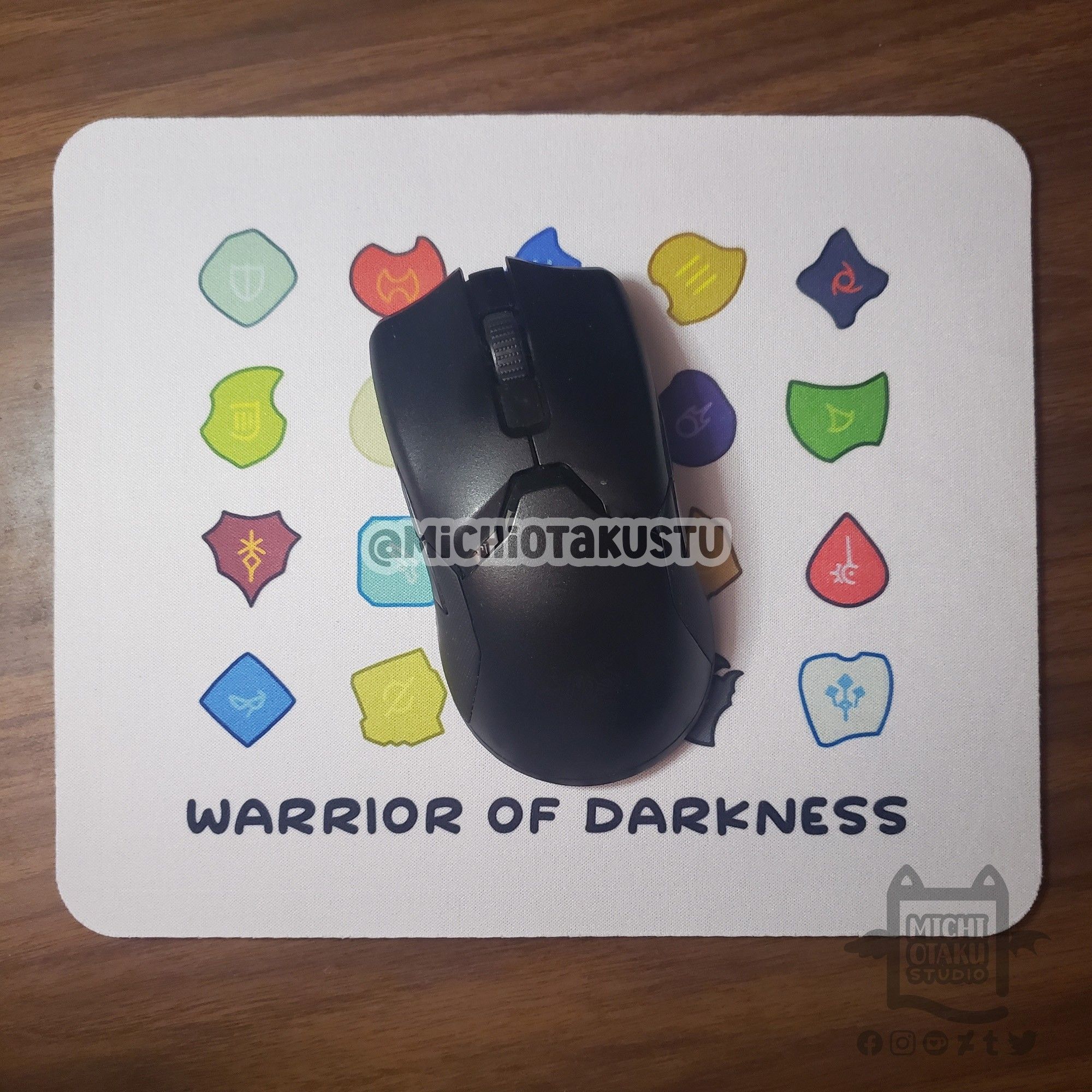 Warrior of Darkness (ARR-EW Job Crystals) mousepad.