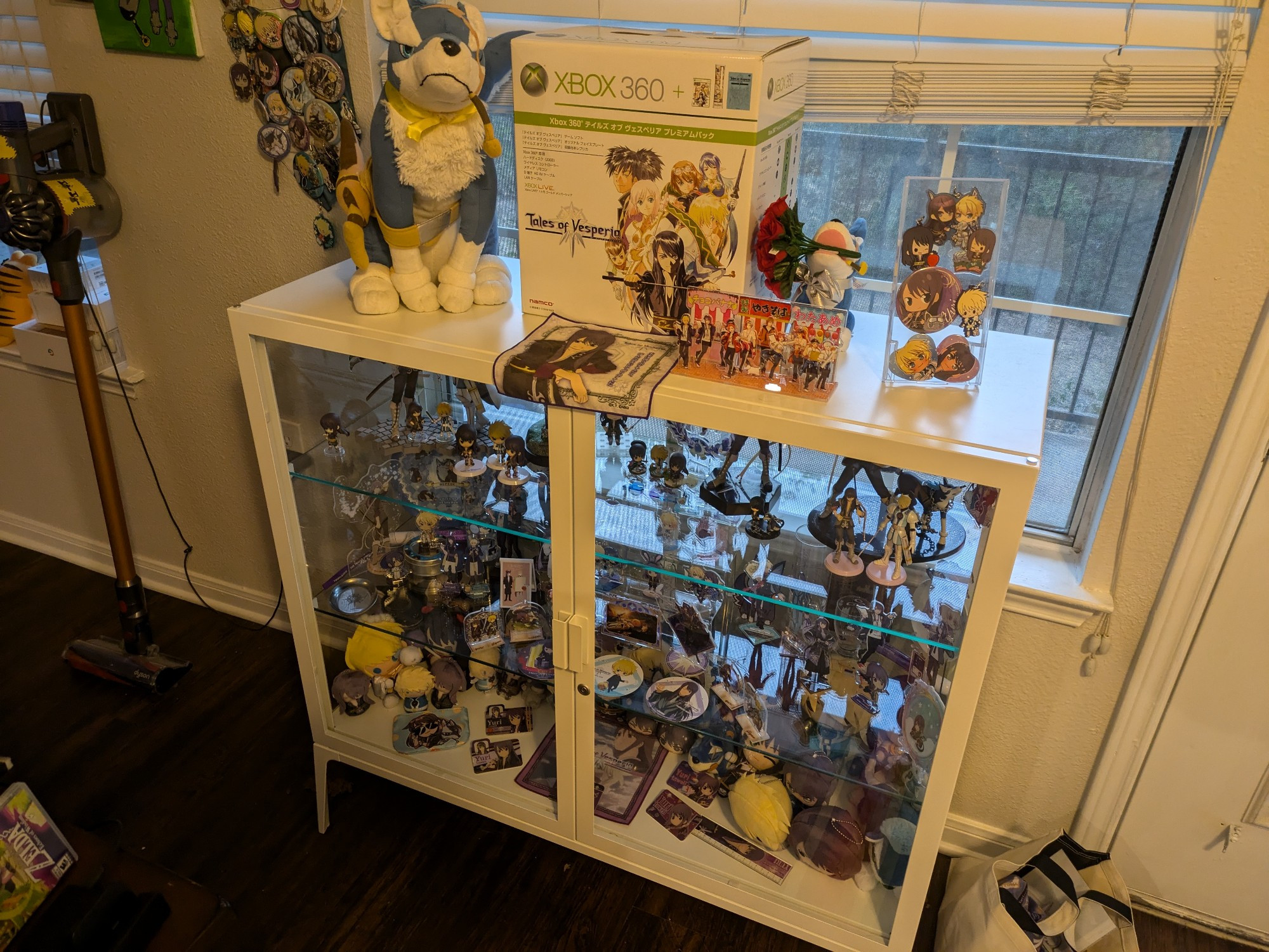 an alternative angle of the display shelf