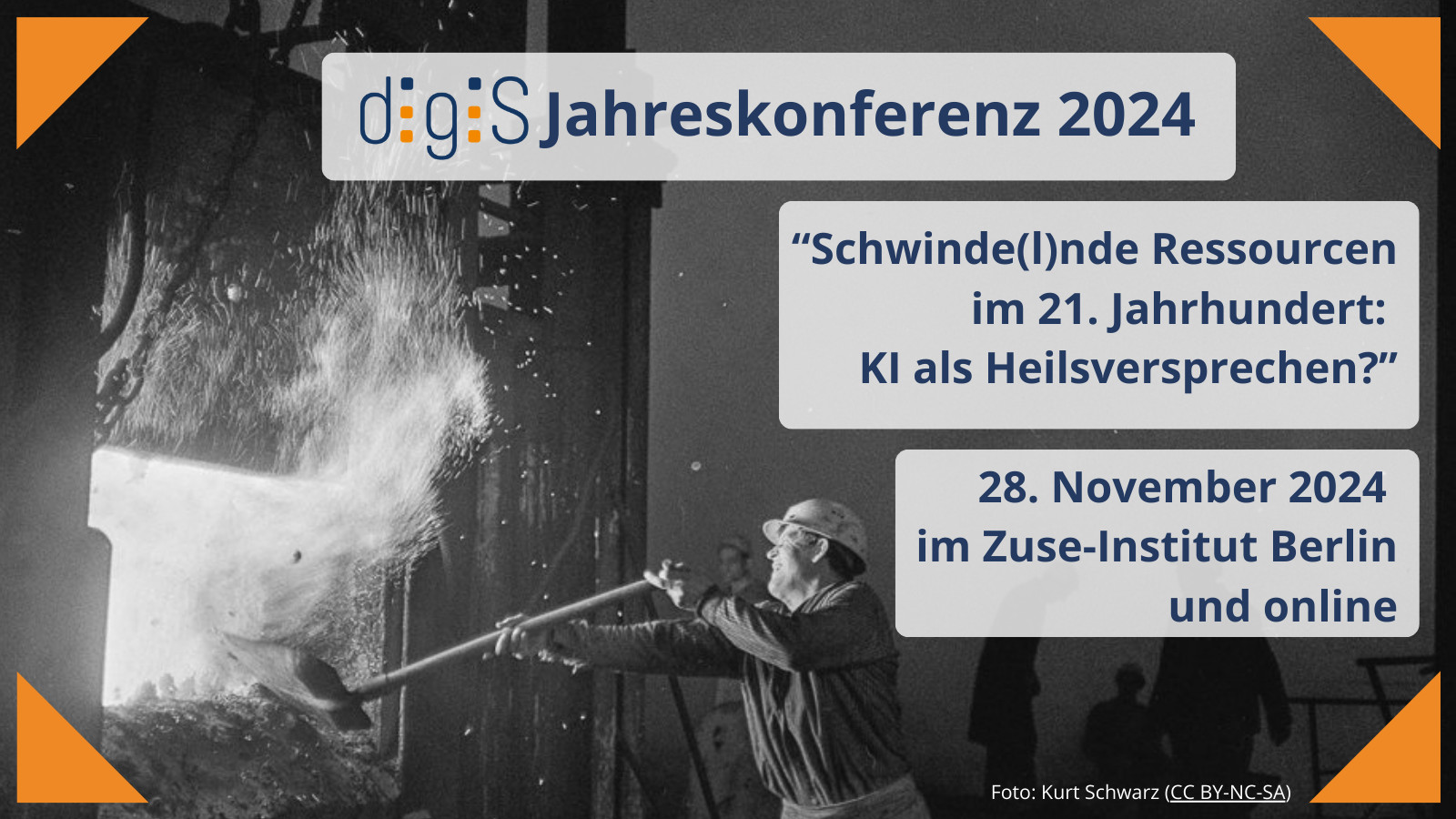 Text im Vordergrund: digiS Jahreskonferenz 2024. "Schwinde(l)nde Ressourcen im 21. Jahrhundert KI als Heilsversprechen?". 28. November 2024 im Zuse-Institut Berlin und online. 

Im Hintergrund ist eine Schwarz-Weiß-Fotografie von Kurt Schwarz mit einem Arbeiter, der mit einem freudigen Gesicht und einer Schaufel etwas in einen brennenden Ofen schaufelt. 