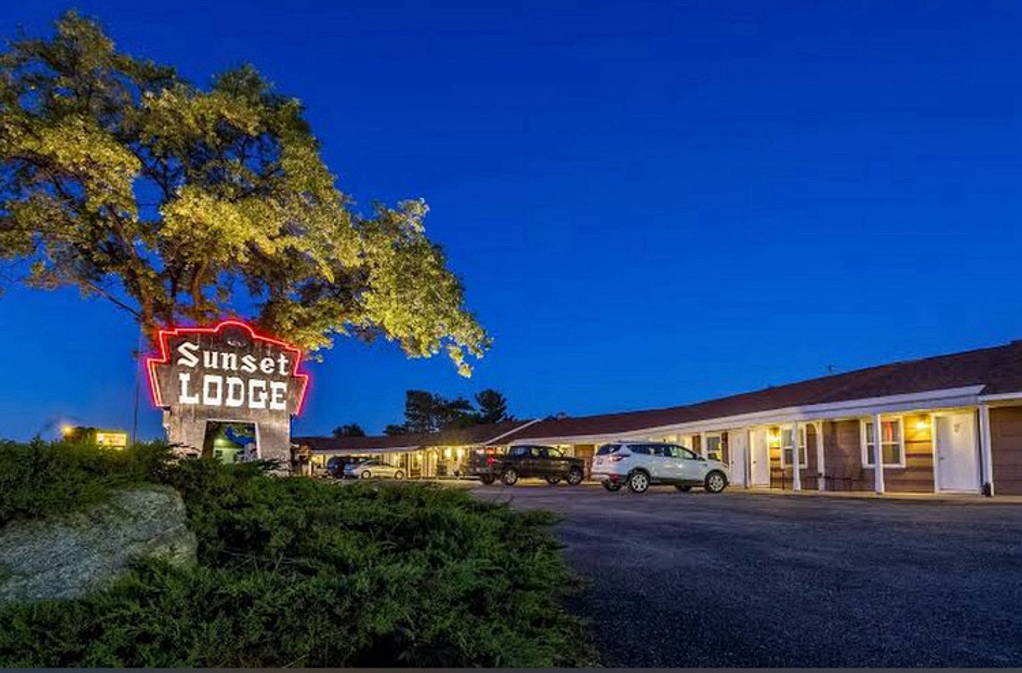 View of the Sunset Lodge in Escanaba MI