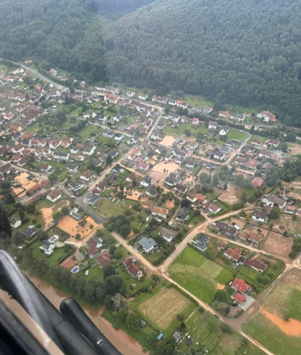 Luftbild von Wesertal-Gieselwerder unter Wasser, Fotograf leider nicht bekannt