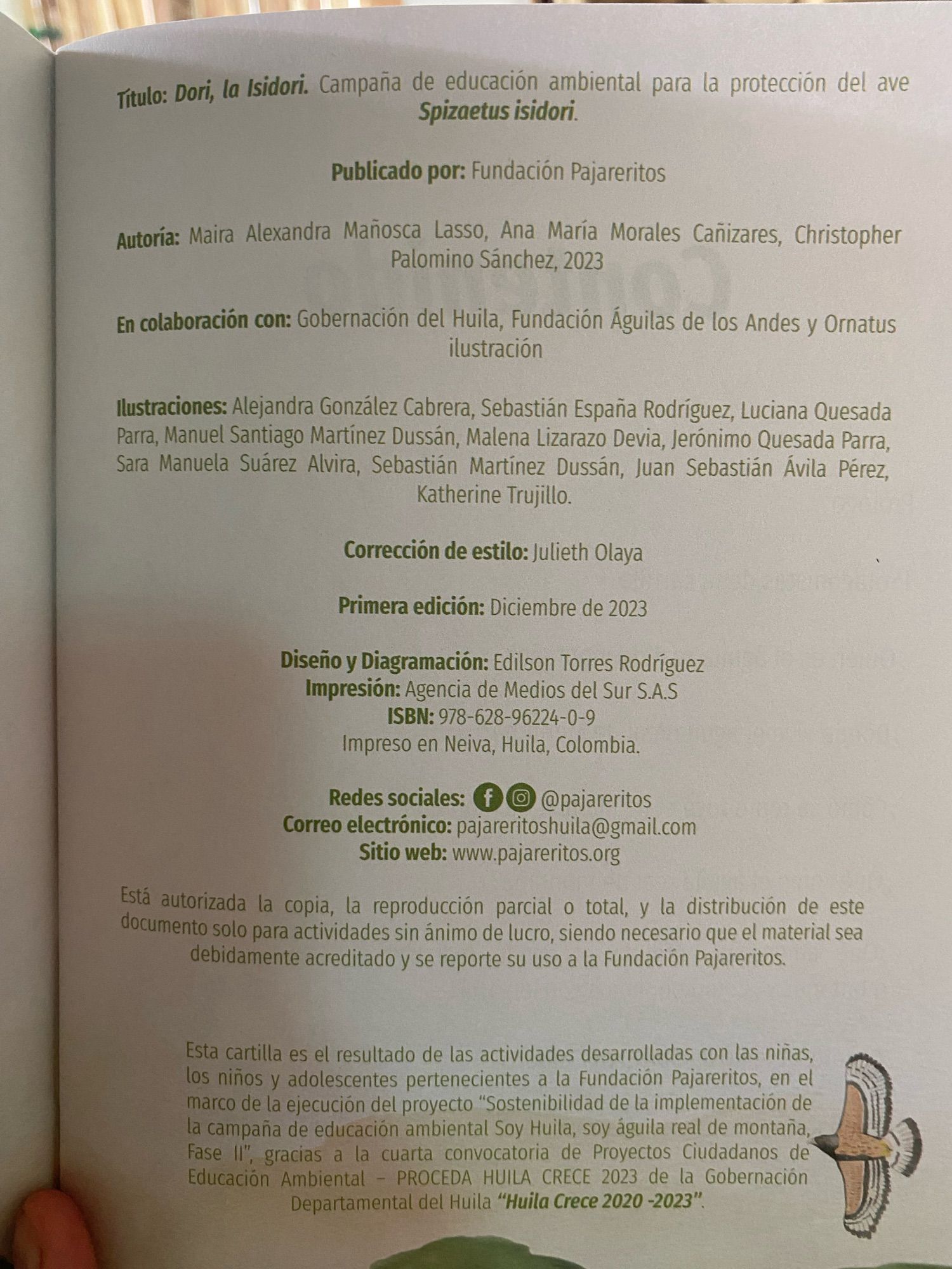 Photo of the booklet called Dori la isidori, which is an educational booklet for kids about the Black-and-chestnut Eagle (Spizaetus isidori), showing the names of the authors