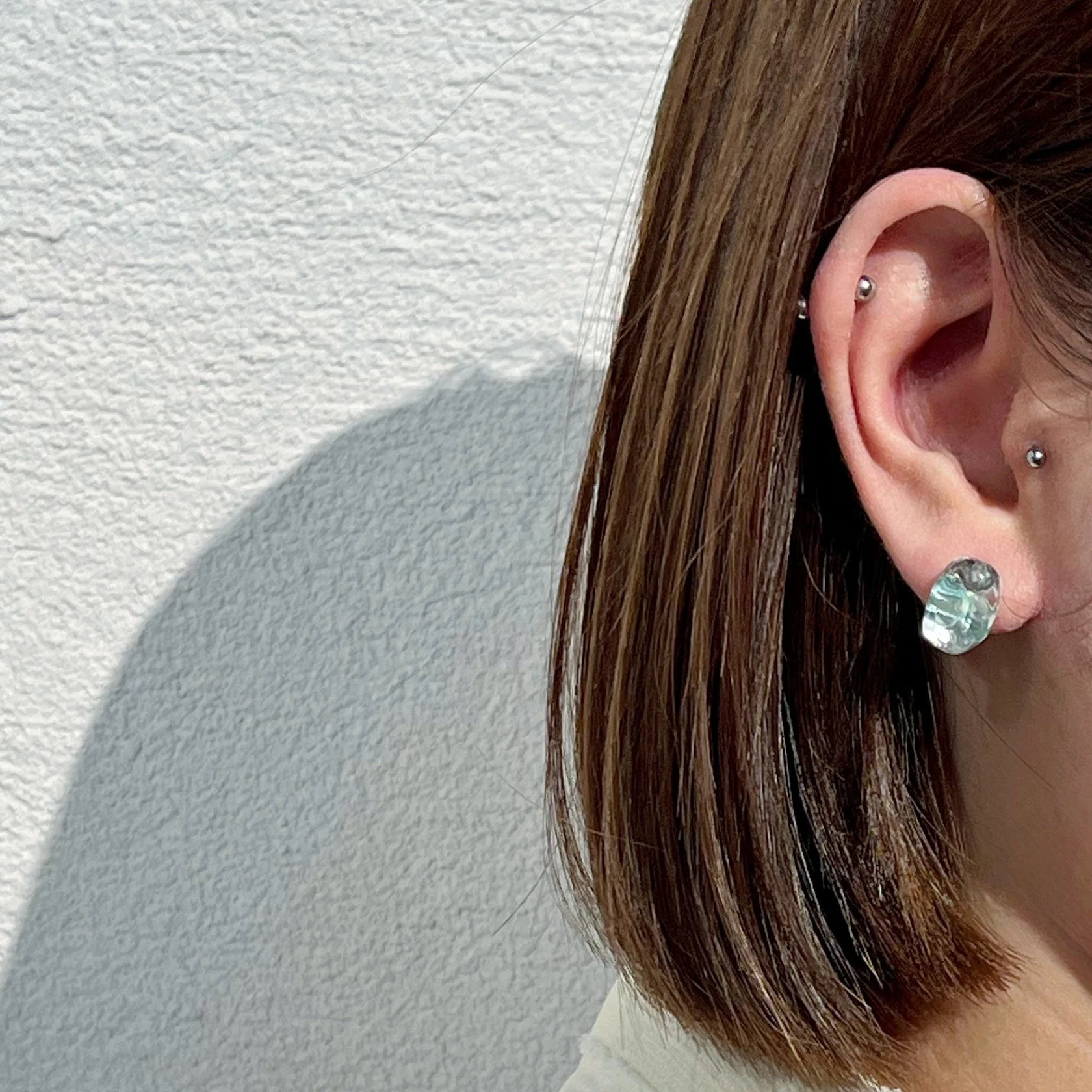 These products support abalone farmers in Ofunato City affected by Japan's largest-scale forest fire, with a portion of sales being donated. They are cute and delicate accessories that capture tiny abalone shells in glass.