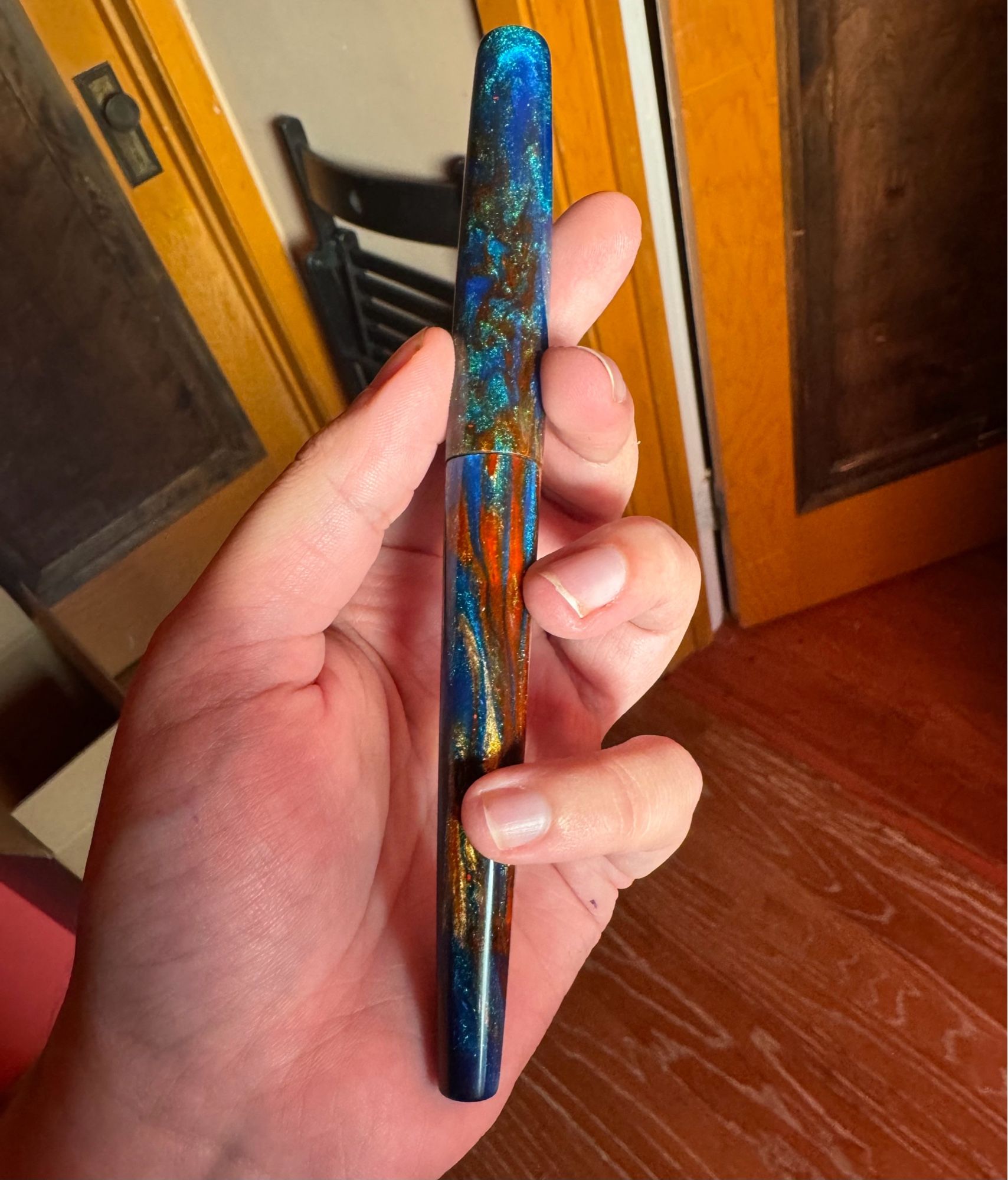 A red, blue, and green Bebe fountain pen made by Abigail Markov. The colorway is ‘Macaw’, and the colors really do remind you of the bird!