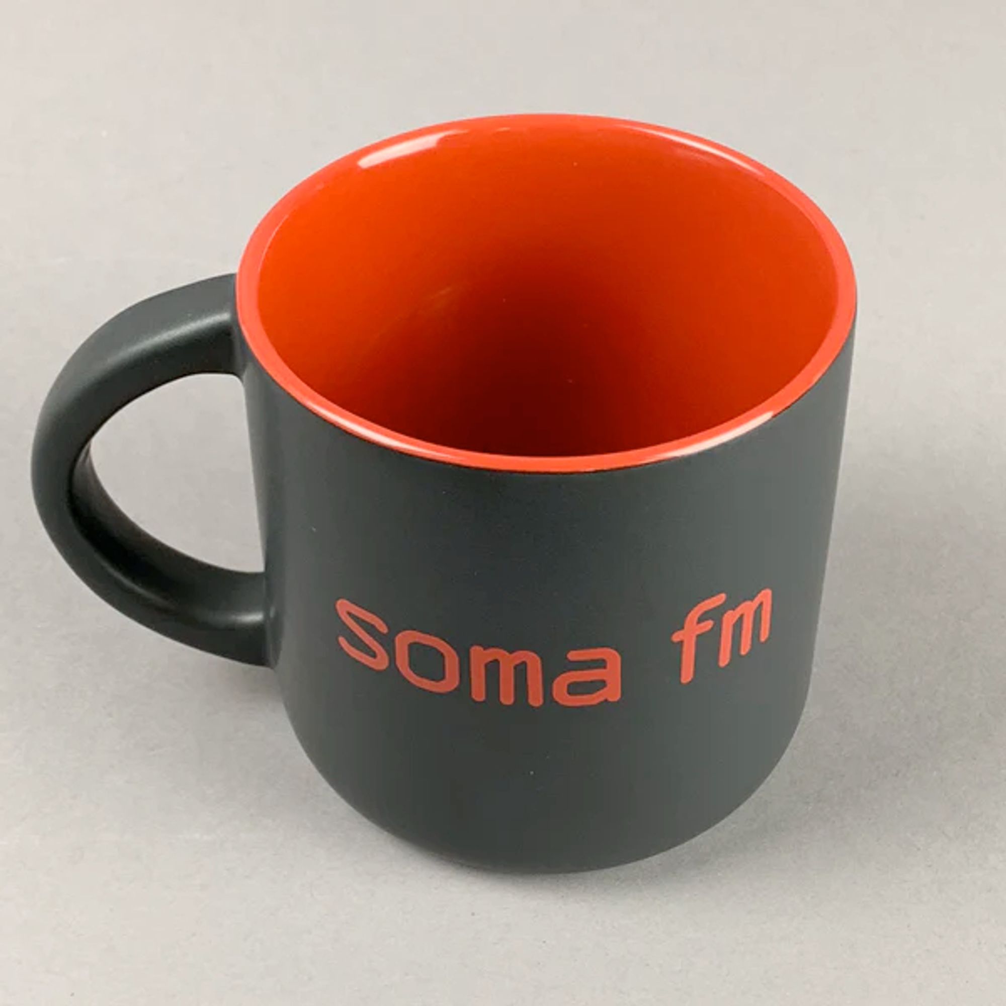 "soma fm" coffee mug, matte black, w lipstick red interior

https://store.somafm.com/