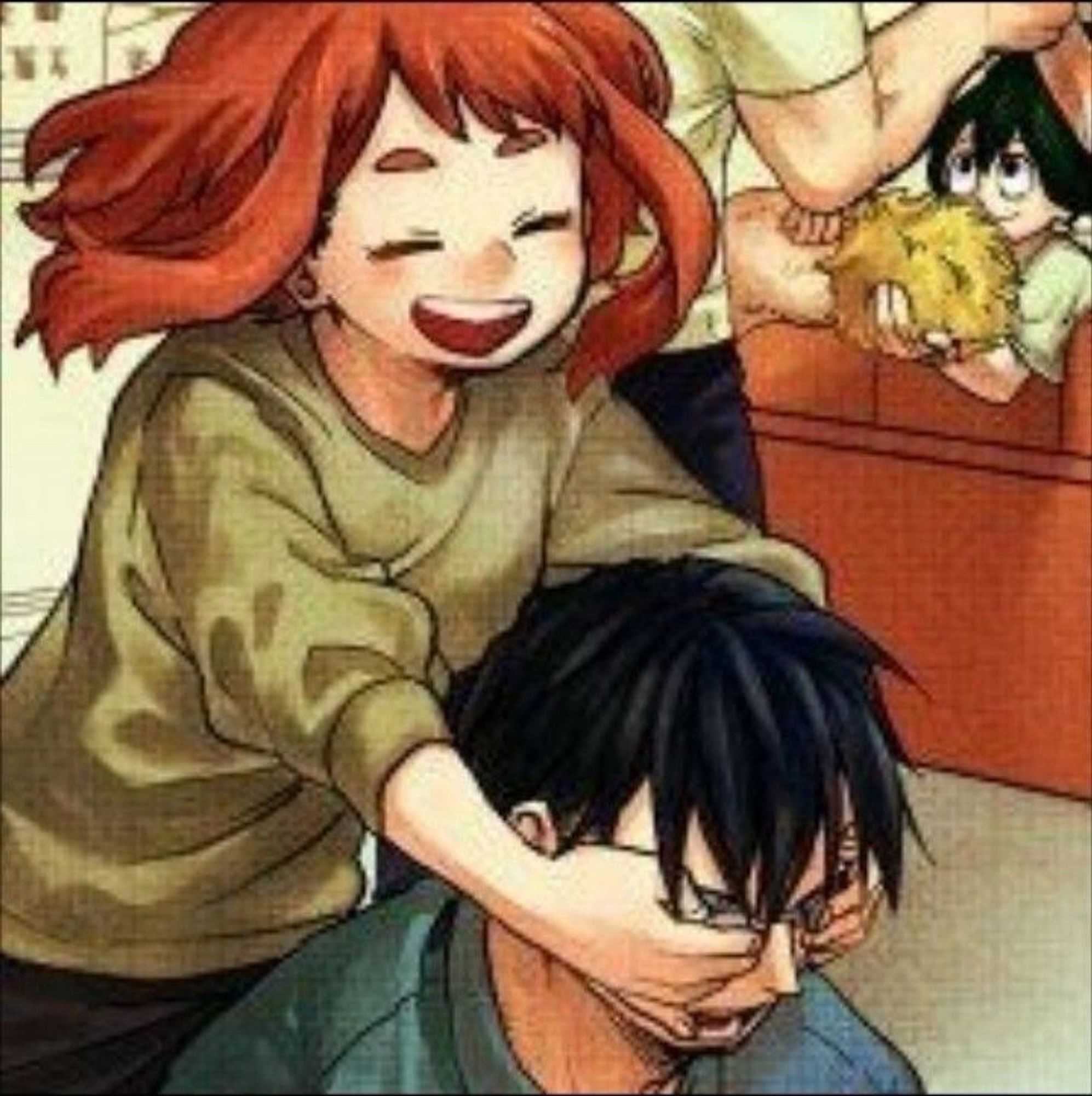 Ochako Uraraka tampando os olhos do Iida Tenya alegremente