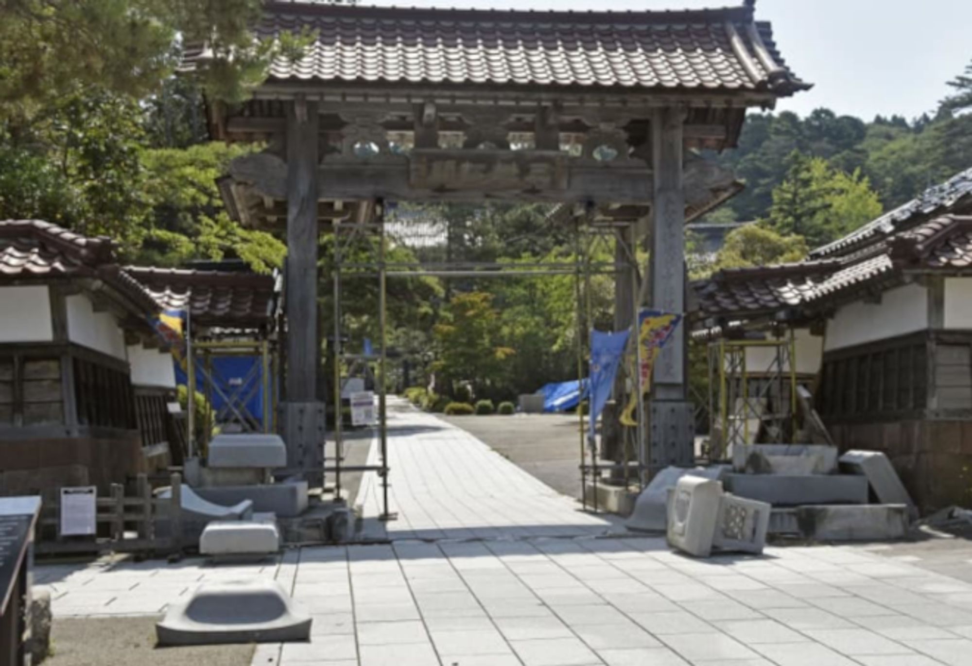 In Japan werden immer mehr Tempel und Schreine verkauft. Mittlerweile sind die Behörden alarmiert, denn oft ist die Religion nicht der Grund für den Verkauf, sondern Steuervorteile.