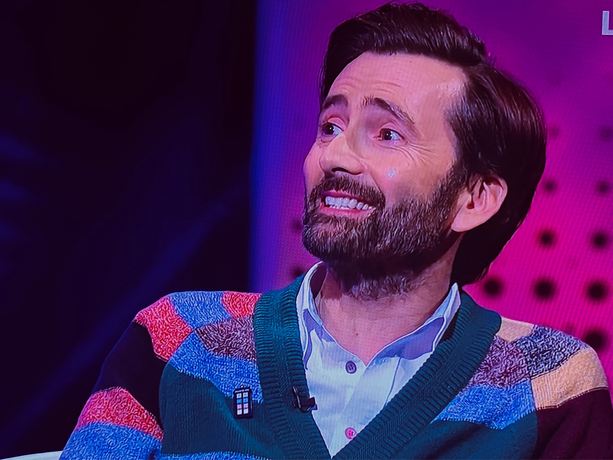 David Tennant on tv wearing a small tardis pin