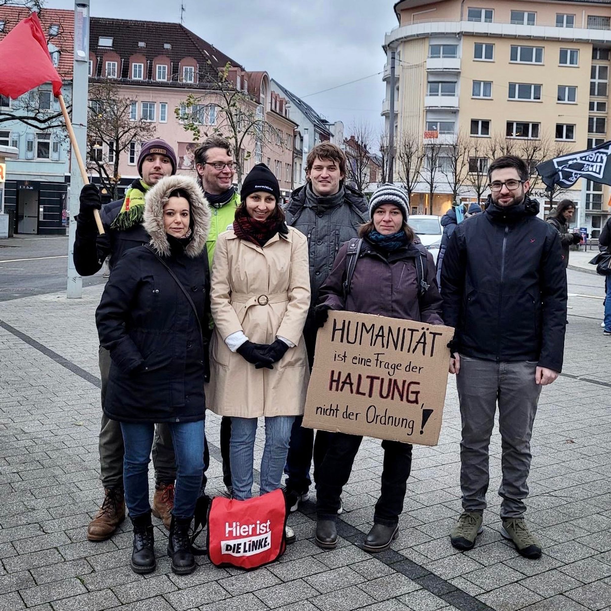 Die Linke Karlsruhe bei der Kundgebung auf dem Stephanplatz