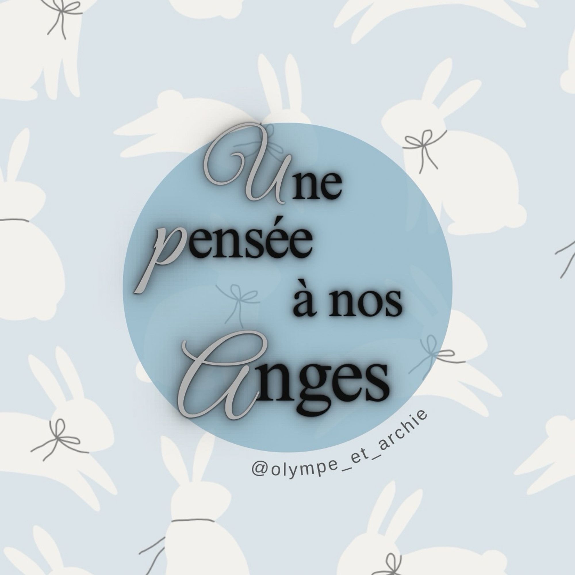 Fond bleu ciel avec des lapins blancs et au centre un rond bleu foncé avec écrit « une pensée à nos anges » en noir