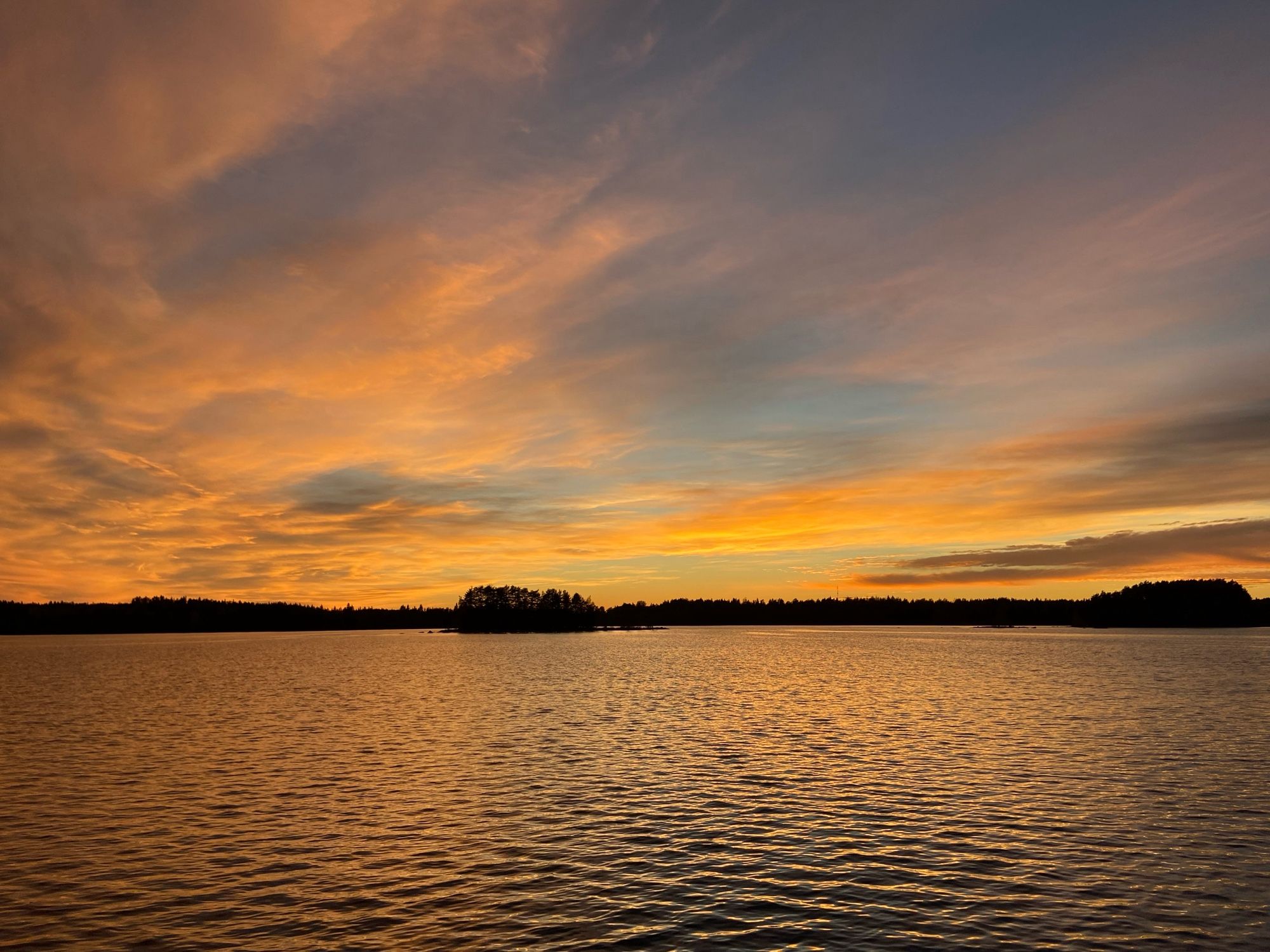 Värikäs auringonlasku.