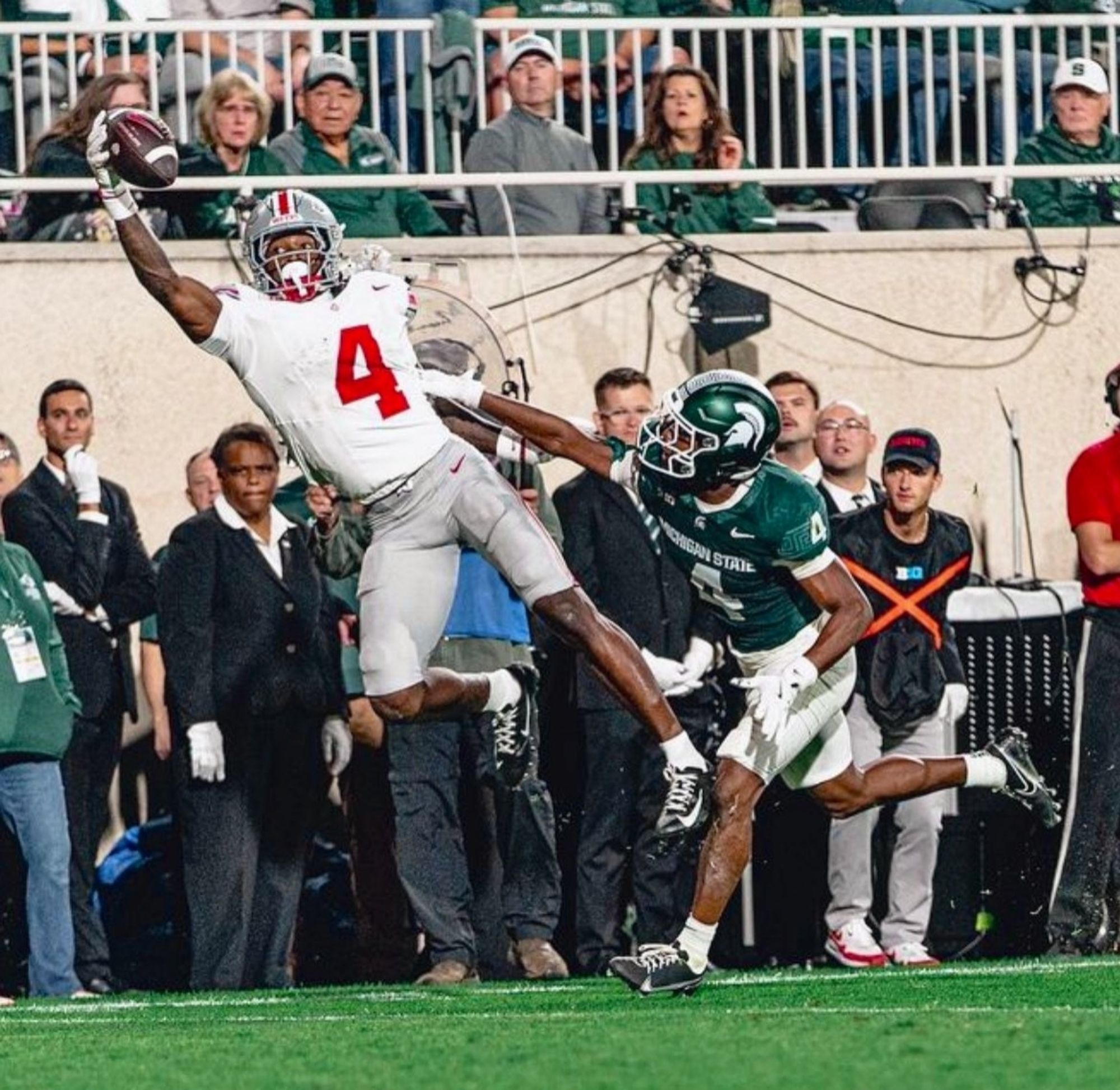 JJ Smith of the Ohio State University football team making an incredible catch