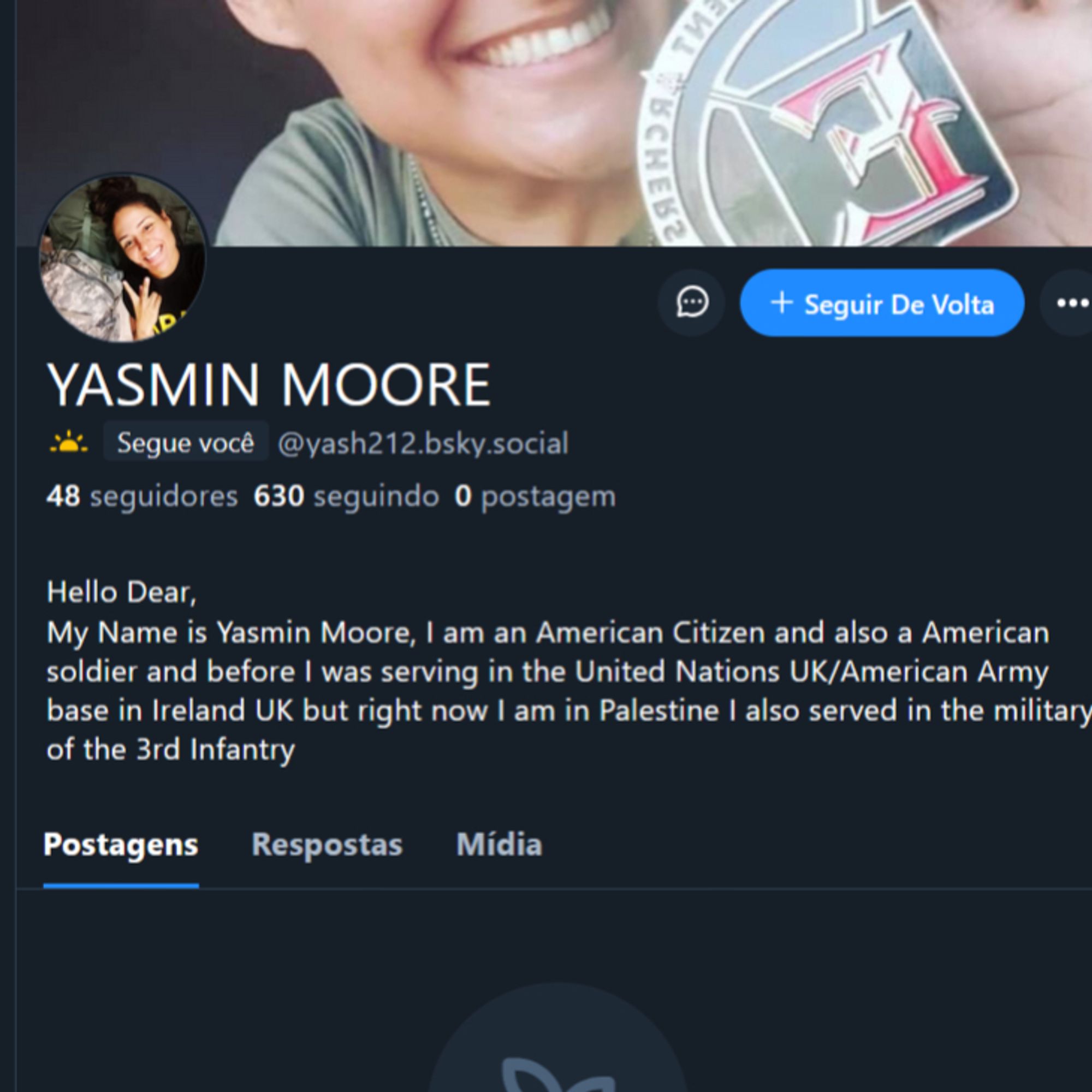 Olá, pessoa querida,
Meu nome é Yasmin Moore, sou cidadã americana e também uma soldada americana e antes de servir na base das Nações Unidas do Reino Unido/Exército Americano na Irlanda, Reino Unido, mas agora estou na Palestina. Também servi no exército da 3ª Infantaria