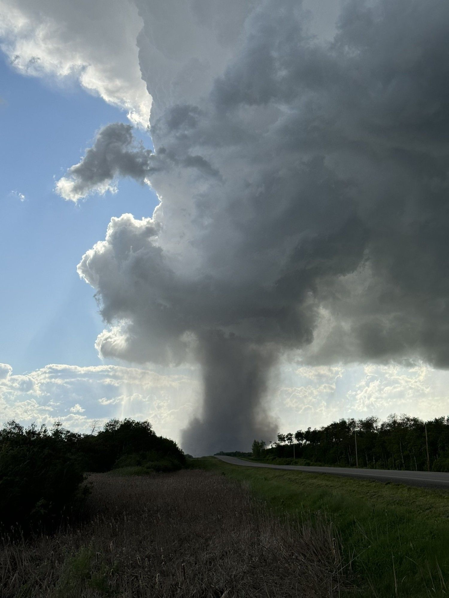 Jeremy Rand
@Jeremyrand101
tornado still on ground 6:24 #mbstorm