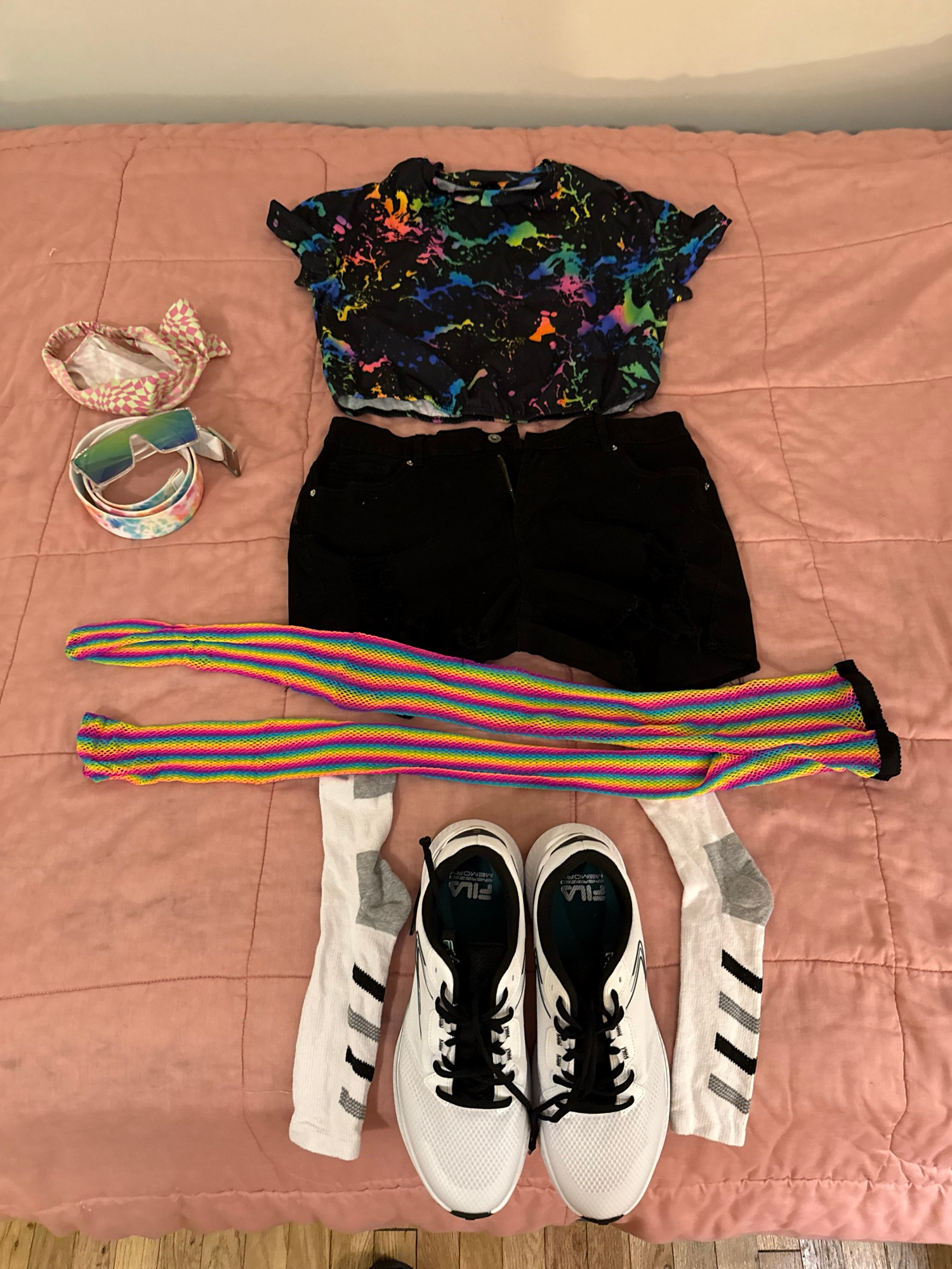 (The above outfit laid out on my bed)
