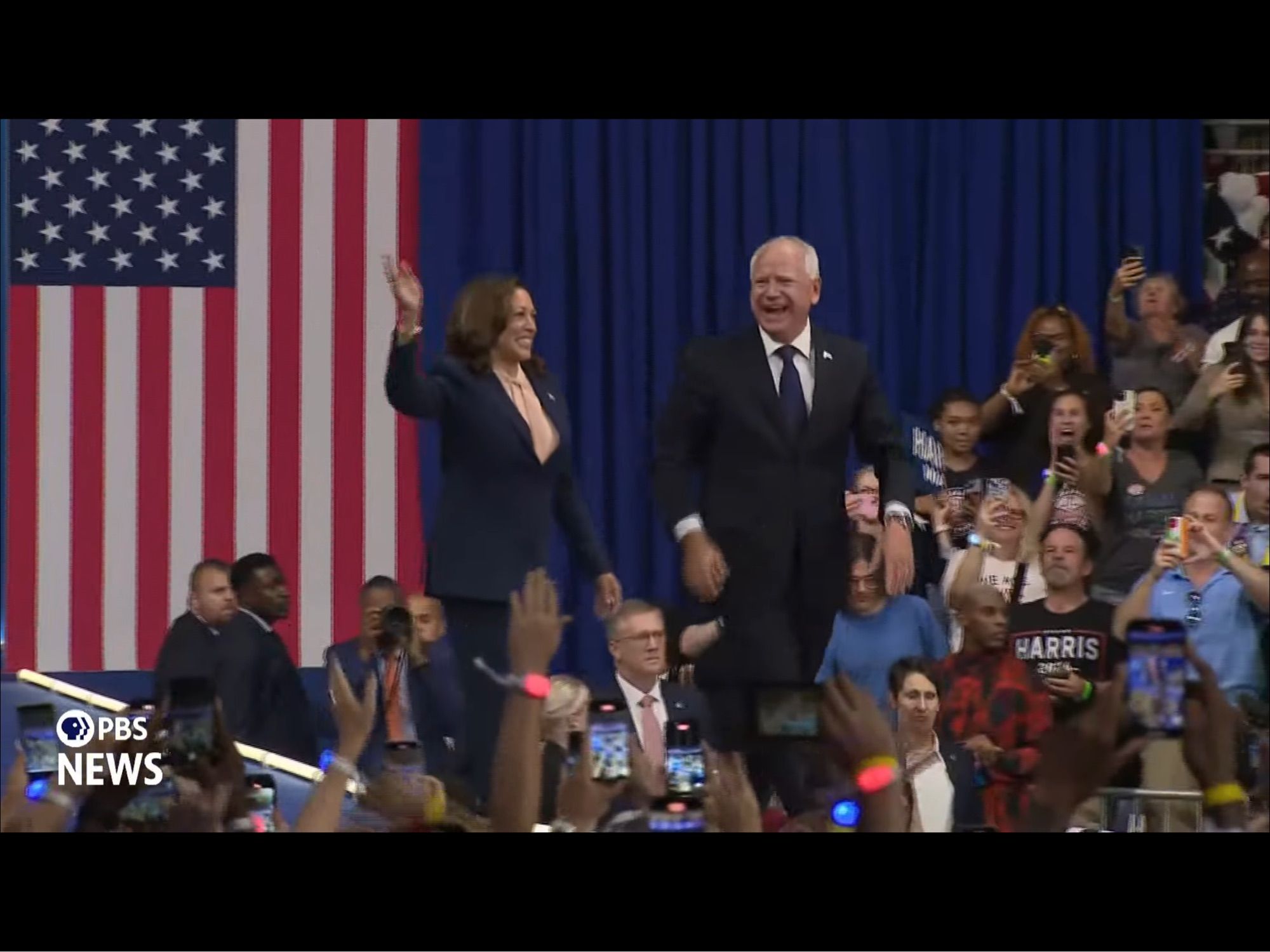 Kamala Harris und Tim Walz bei ihrem ersten gemeinsamen öffentlichen Auftritt. 