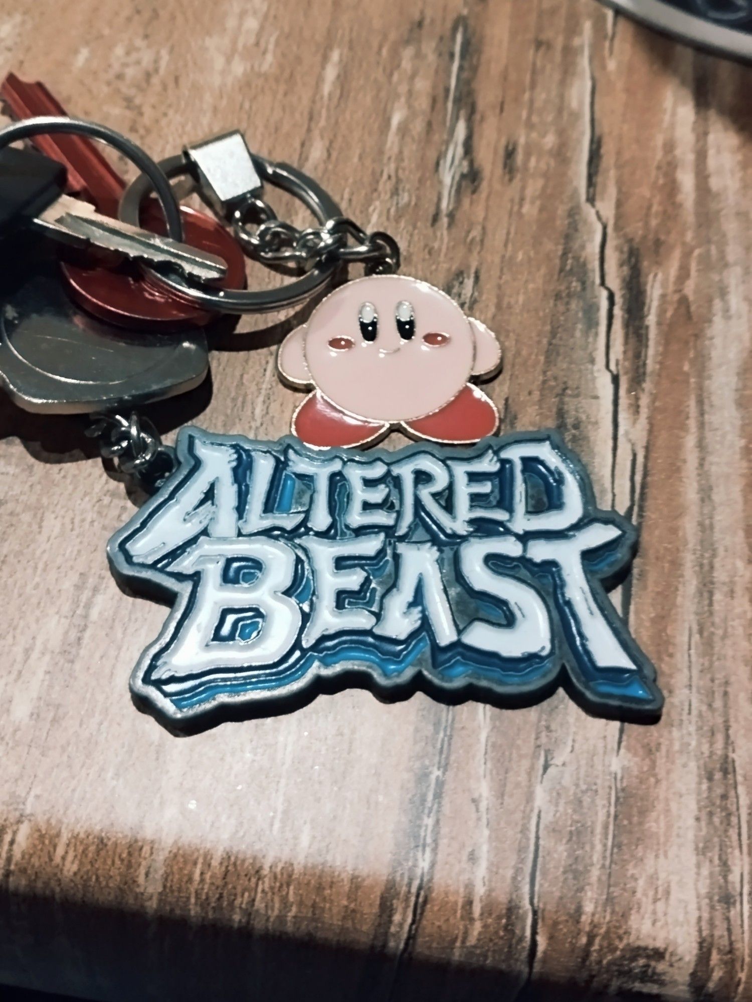 Photo de mes clefs et des deux porte-clefs "altered beast" et "Kirby"