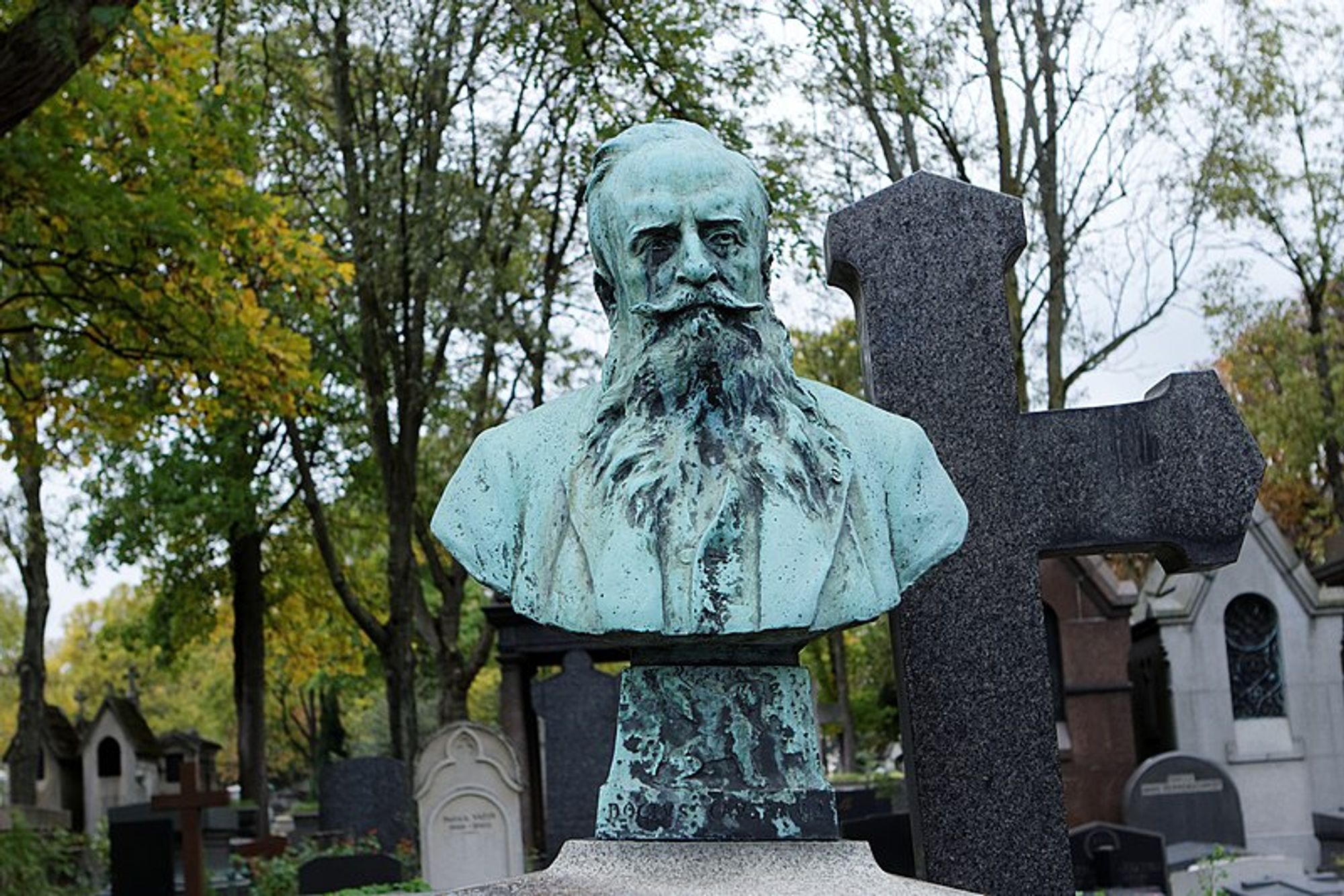 Gustave Le Bon headstone
(Pierre-Yves Beaudouin / Wikimedia Commons / CC BY-SA 4.0)