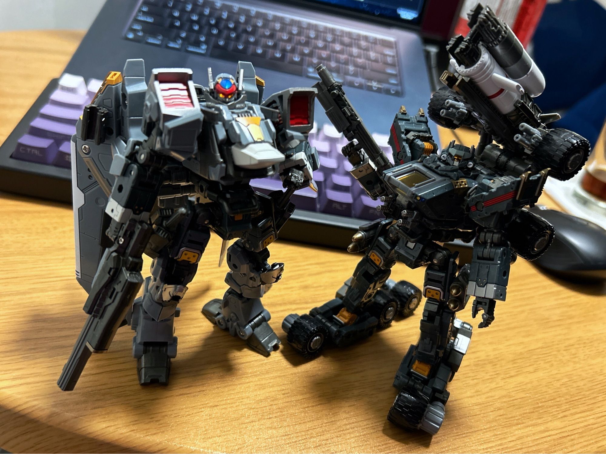 Diaclone Tactical Mover figures (Horus Versaulter and Gale Versaulter)