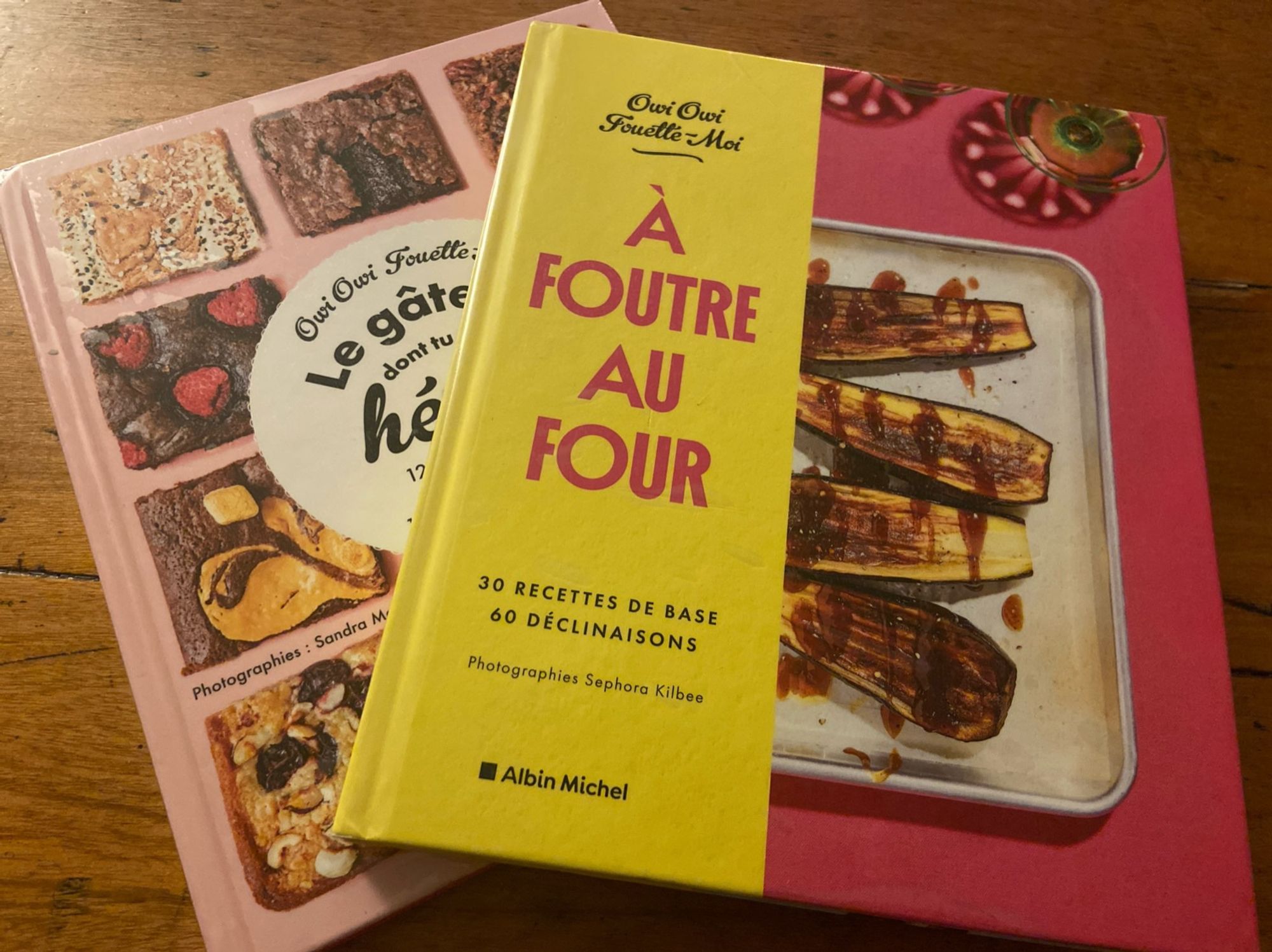 La photo montre deux livres de cuisine tous neufs