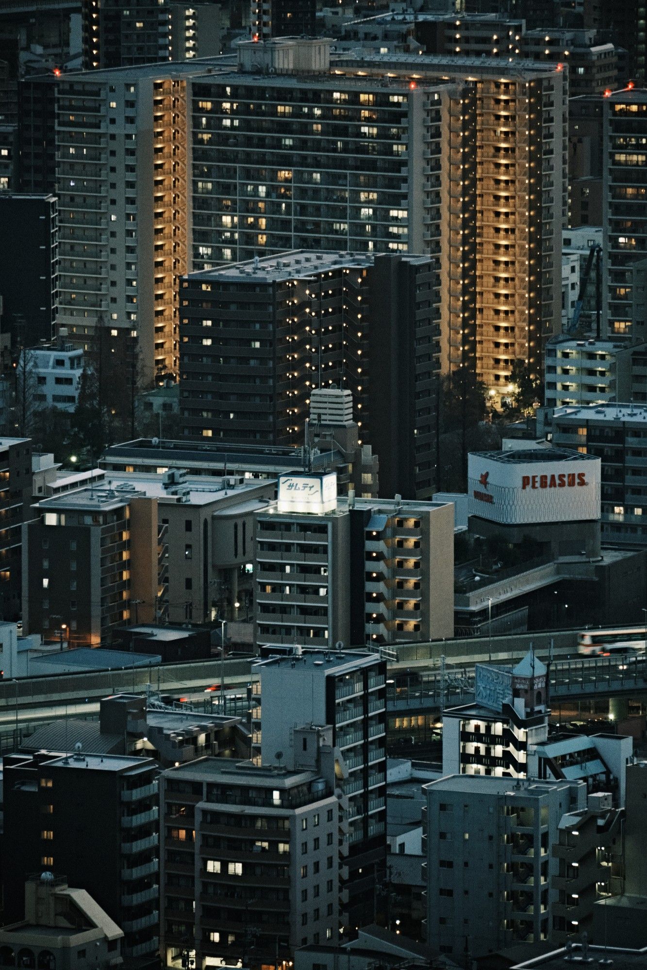 Osaka. 193mm, f6.4, 1/20 sec