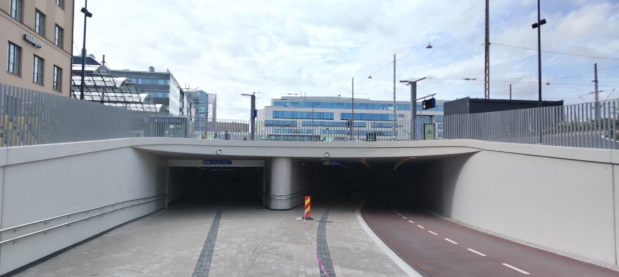 Entrance to the tunnel with pedestrian access to the train platform on the left and separate cycle and pedestrian tracks on the right