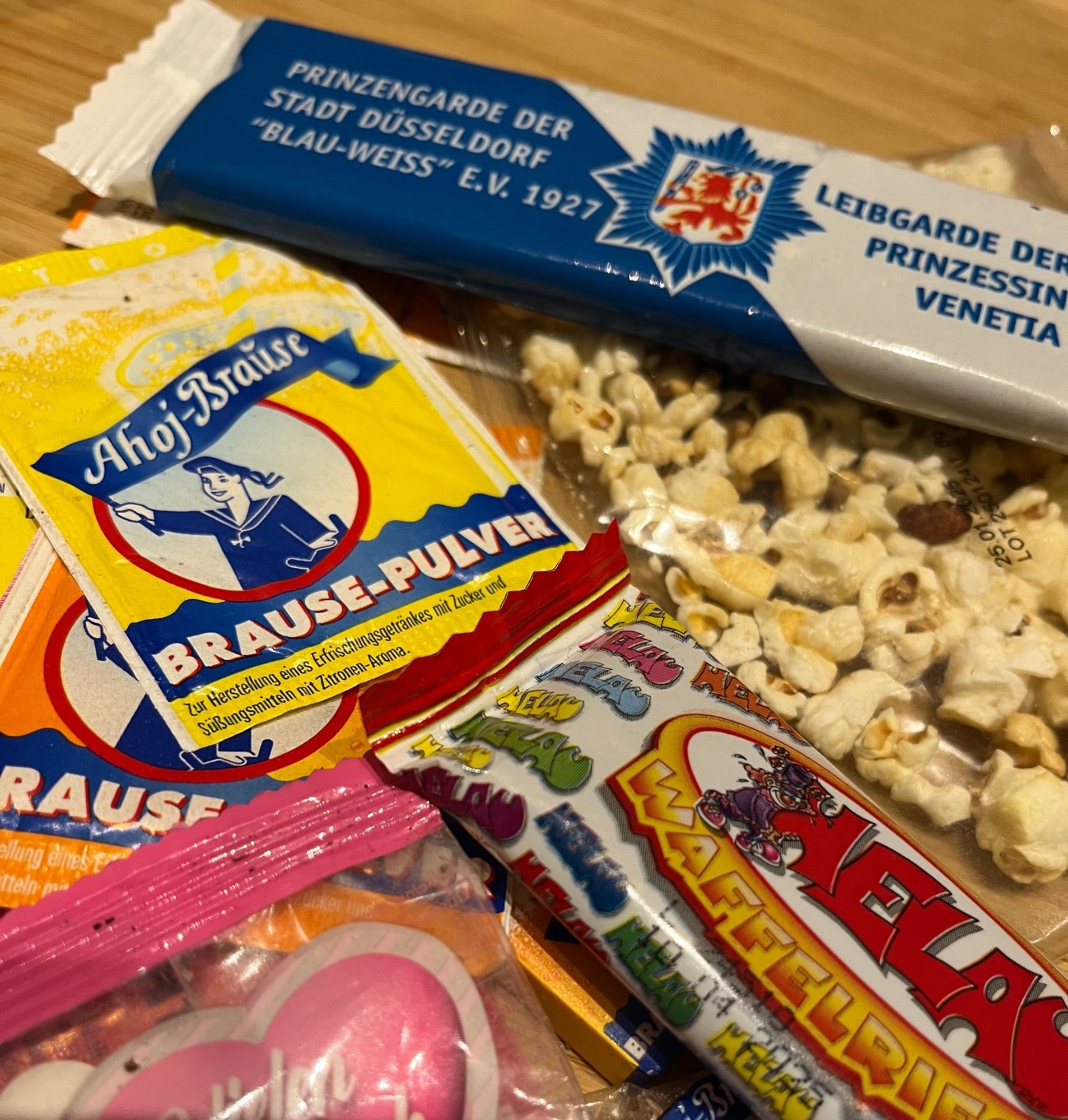 Brause, Popcorn und andere Kamelle vom Düsseldorfer Rosenmontagszug