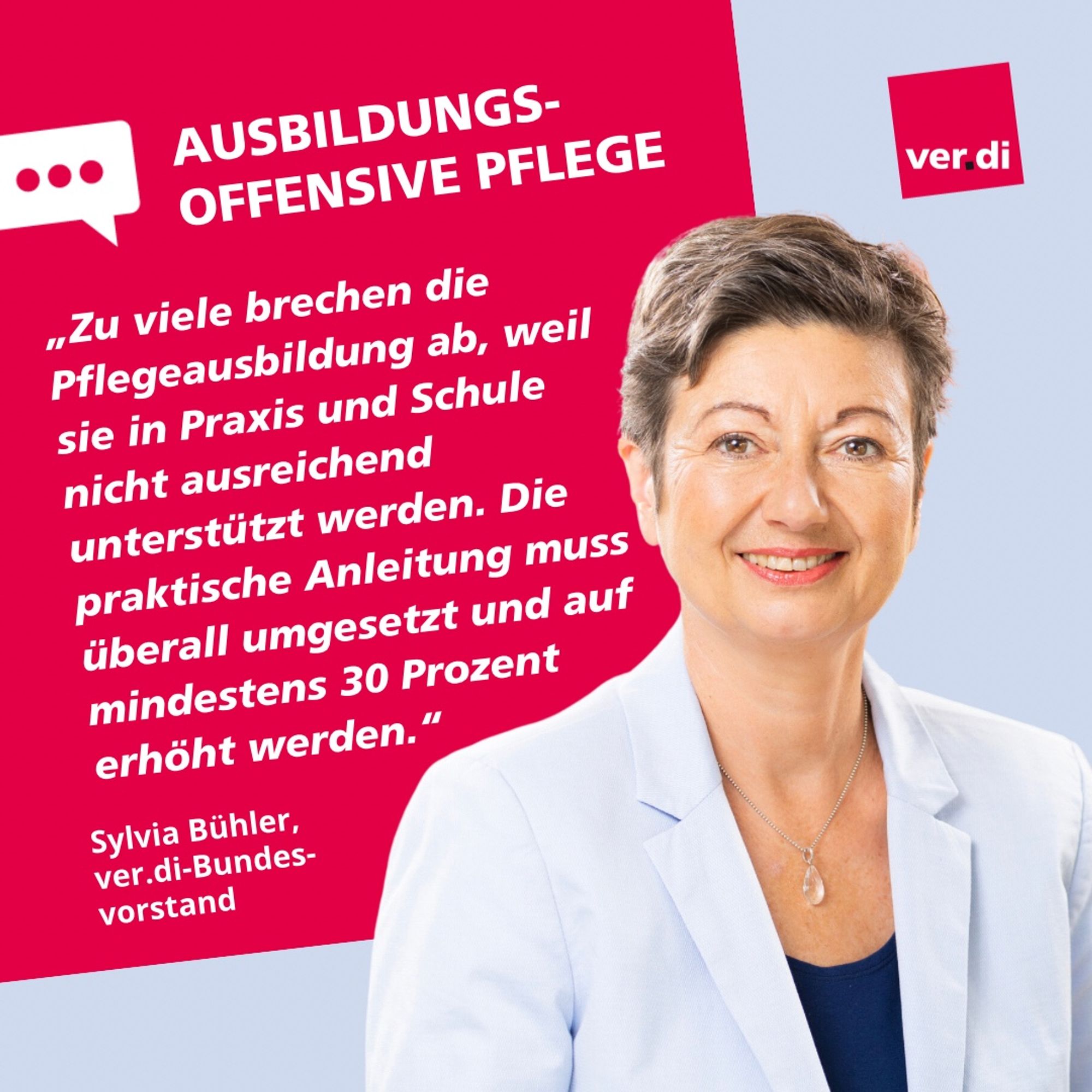 „Mehr junge Menschen für die Pflegeausbildung zu gewinnen und sie dauerhaft im Beruf zu halten, ist für die Bekämpfung des Fachkräftemangels entscheidend. Doch bei den Ausbildungszahlen ging es auf und ab, am Ende steht fast Stagnation. Das ist deutlich weniger als erwartet war und nötig ist. Hinzu kommt: Viel zu viele Auszubildende in der Pflege – etwa jeder und jede dritte – schließen ihr Examen nicht ab. Das hat unterschiedliche Gründe. Einer ist unzureichende Unterstützung in Praxis und Schule, weil Praxisanleiterinnen und Praxisanleitern sowie Lehrkräften Zeit für individuelle Förderung fehlt. Die gesetzlich vorgeschriebene Praxisanleitung muss von den Einrichtungen flächendeckend umgesetzt, der Anteil im Pflegeberufegesetz muss auf mindestens 30 Prozent erhöht werden. Bei der Pflegeausbildung besteht weiter akuter Handlungsbedarf. Den 200-Seiten-Bericht abzuheften und sich auf die Schulter zu klopfen – das reicht nicht.“ Zitat Sylvia Bühler, ver.di-Bundesvorstand