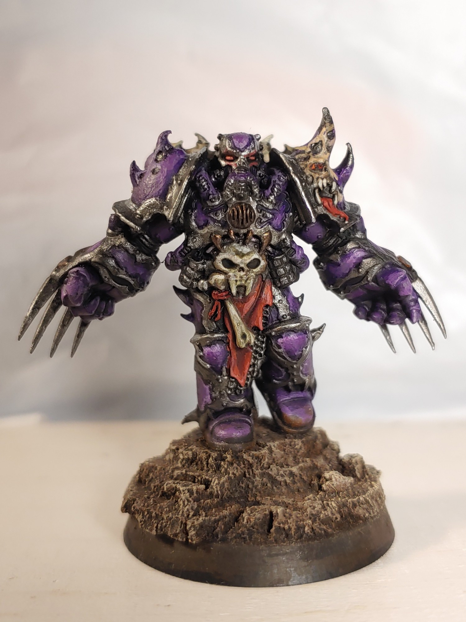 Front visual of a Chosen Chaos Legionary with Lightning Claws.