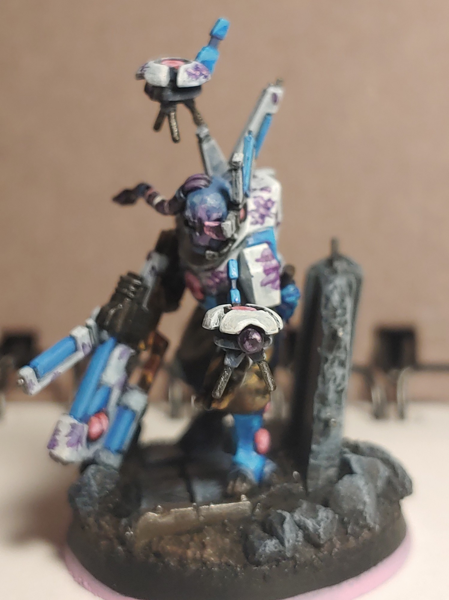 Photo of the Darkstrider Tau HQ mini with the drone in his hand in-focus.