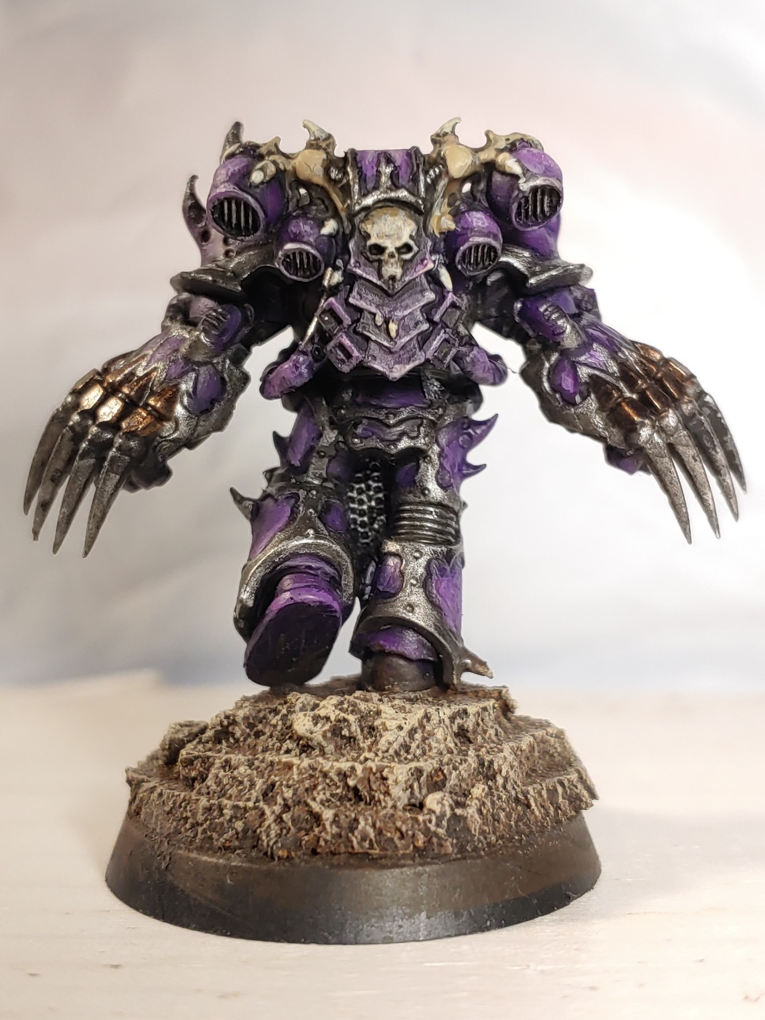 Back visual of a Chosen Chaos Legionary with Lightning Claws.