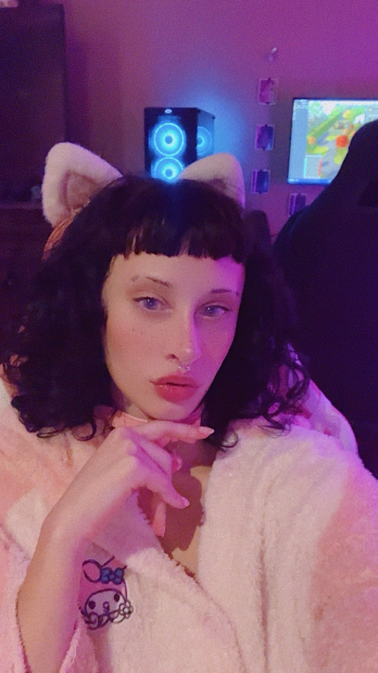 selfie of me in my cat chair with naomi’s computer behind me 